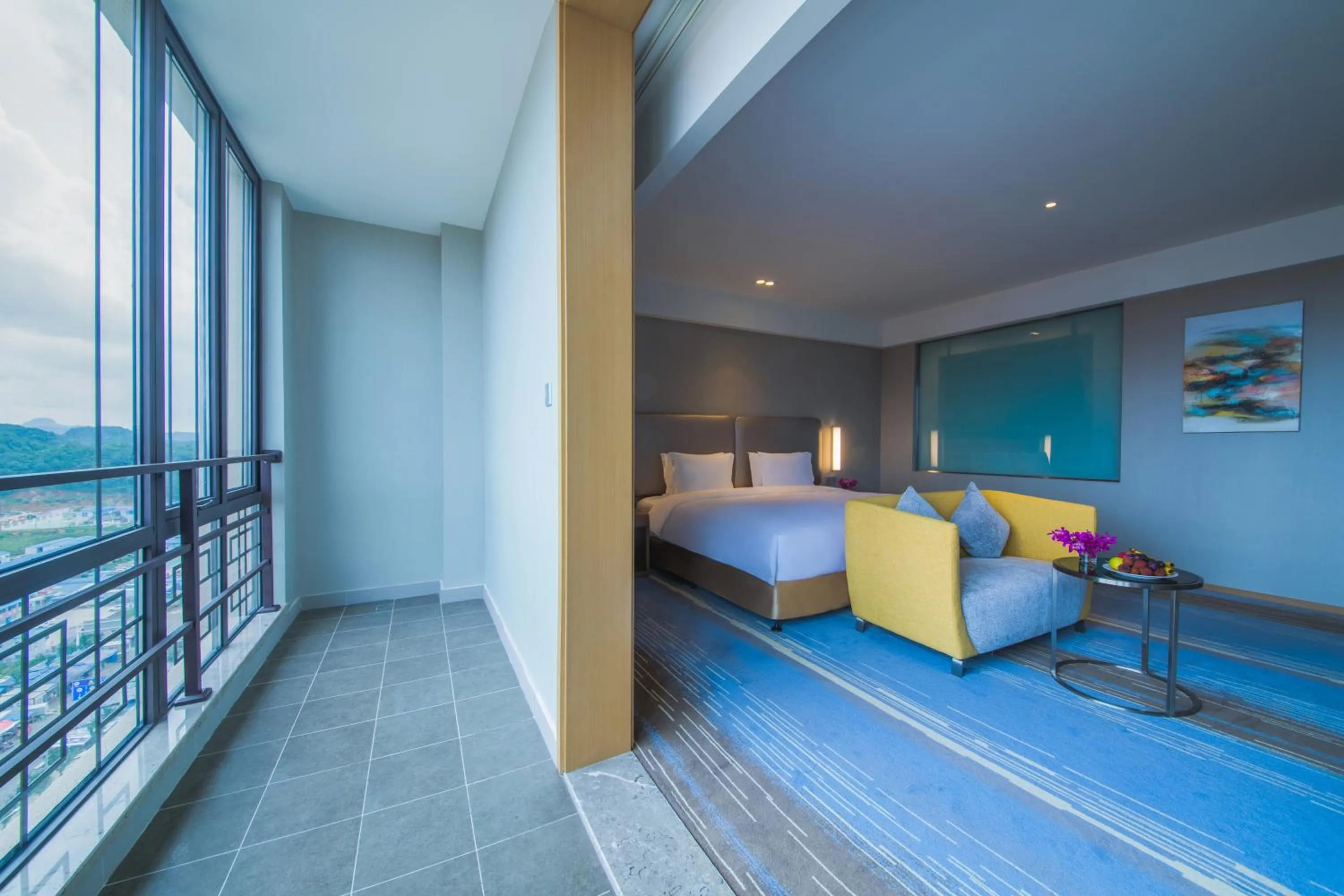 Photo of the whole room, Bed in Holiday Inn Express Guian Yungu by IHG