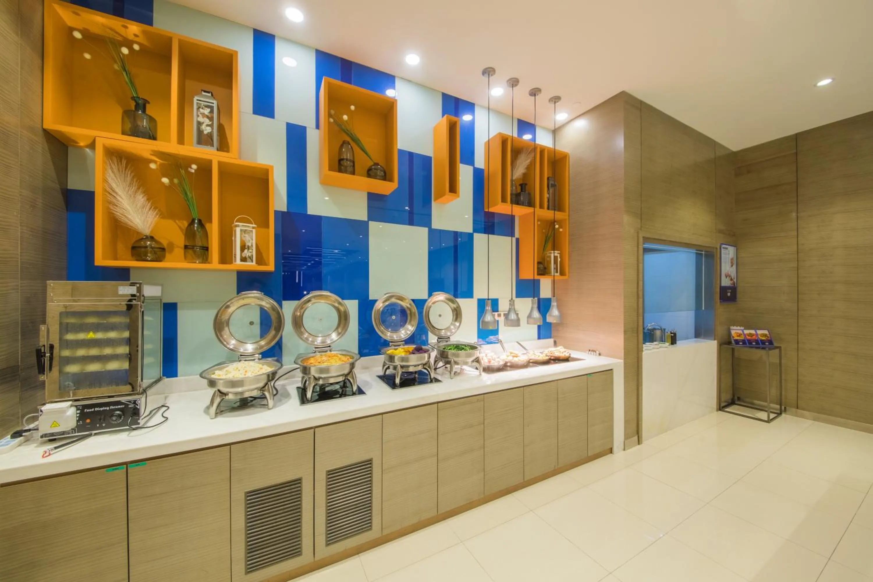 Restaurant/places to eat in Holiday Inn Express Guian Yungu by IHG