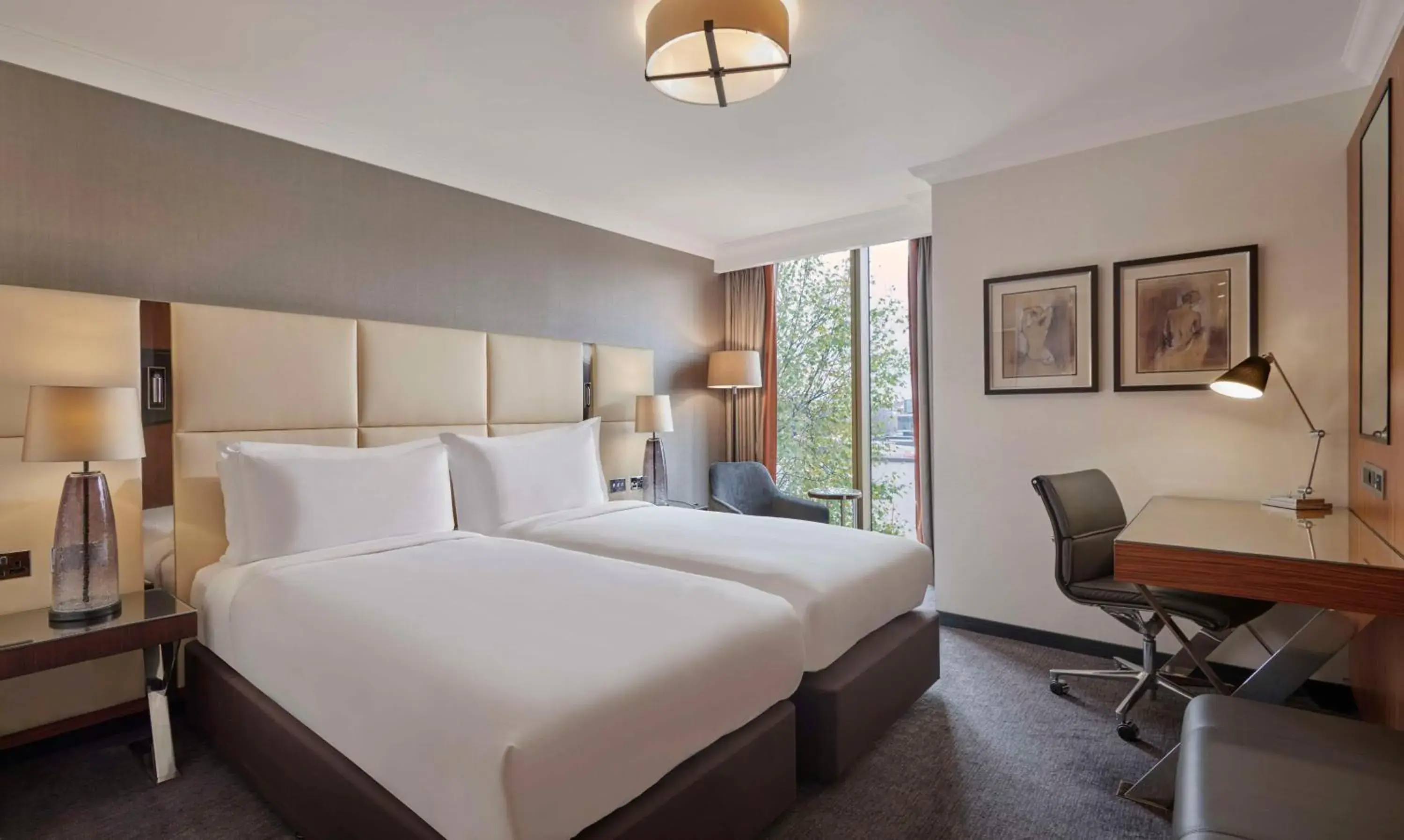 Twin Room with River View in Hyatt Regency London Albert Embankment Twin Room with River View in Hyatt Regency London Albert Embankment