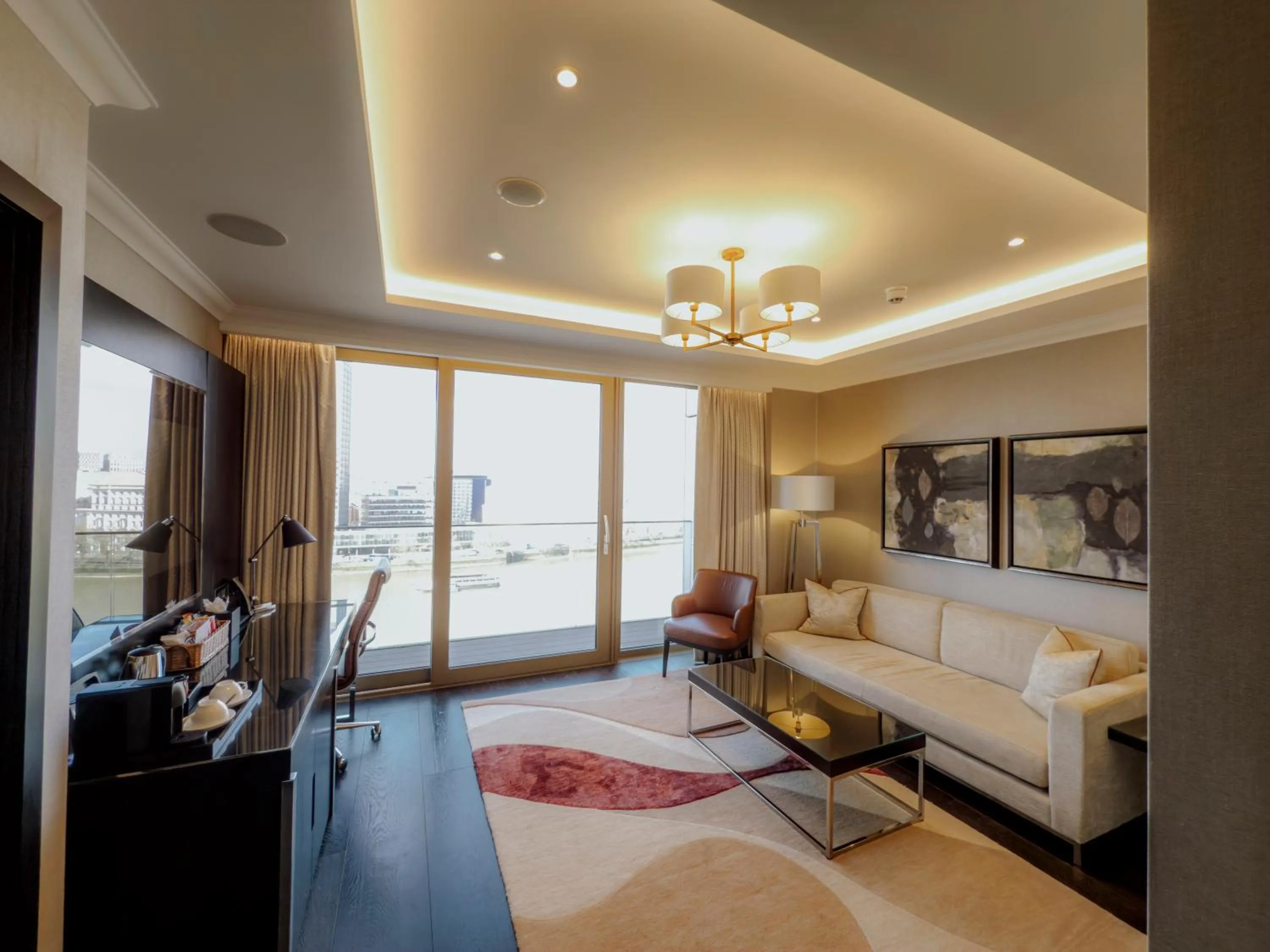 Living room, Bed in Hyatt Regency London Albert Embankment