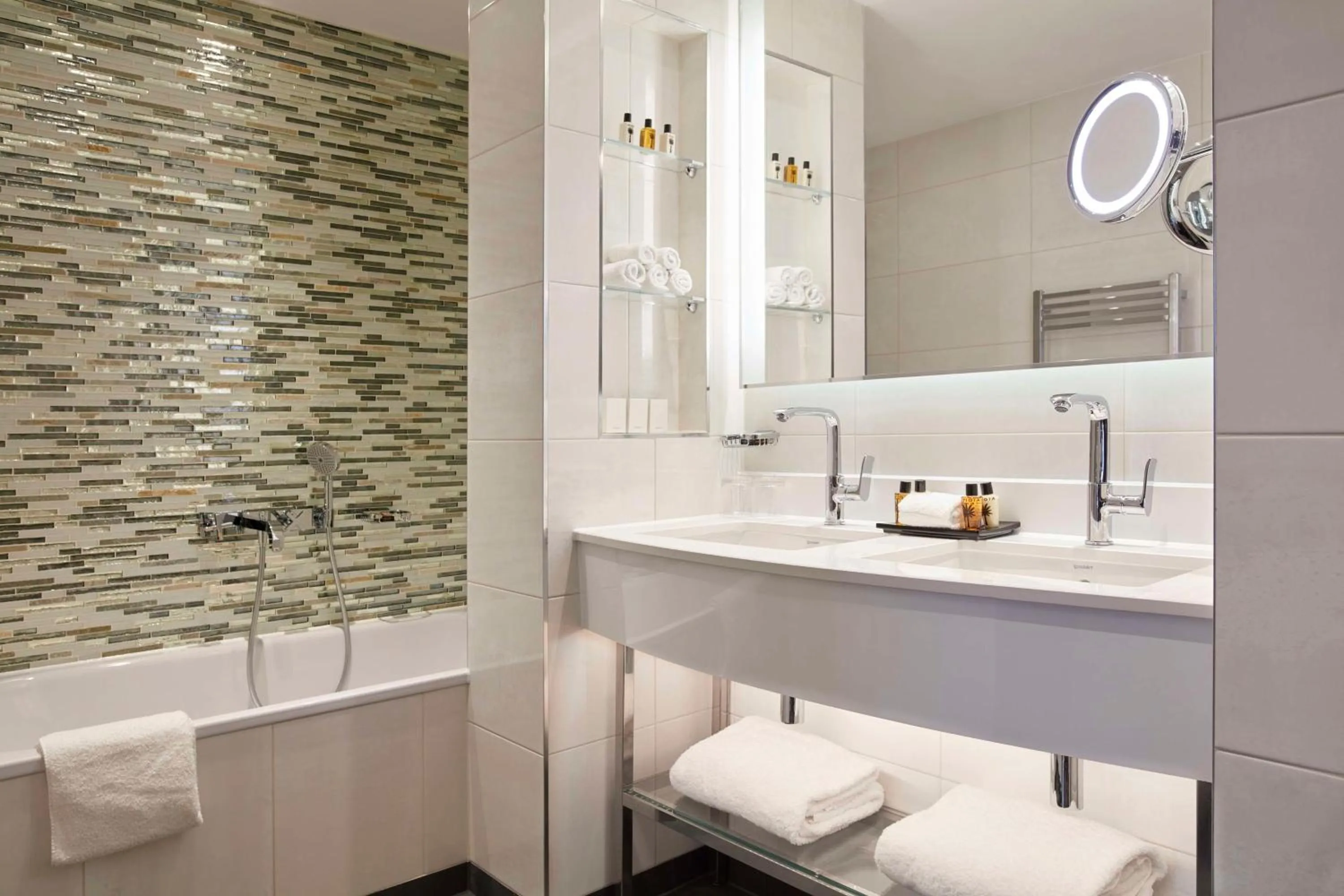 Bathroom in Hyatt Regency London Albert Embankment
