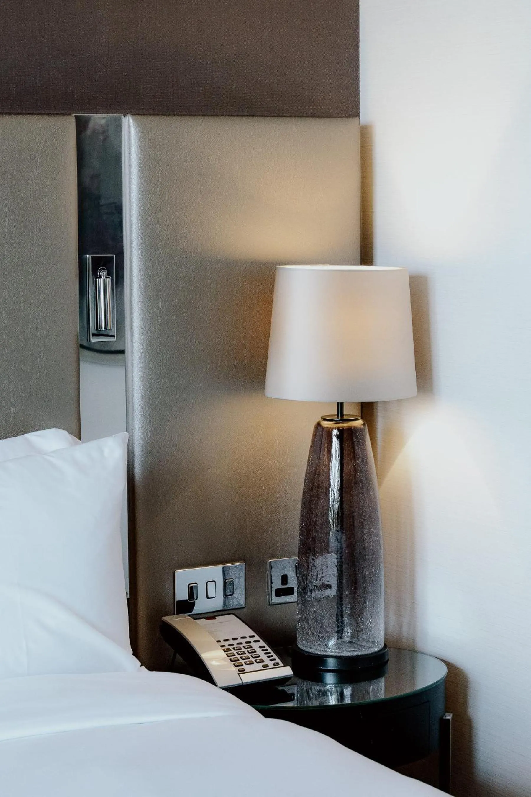 acessibility, Bed in Hyatt Regency London Albert Embankment
