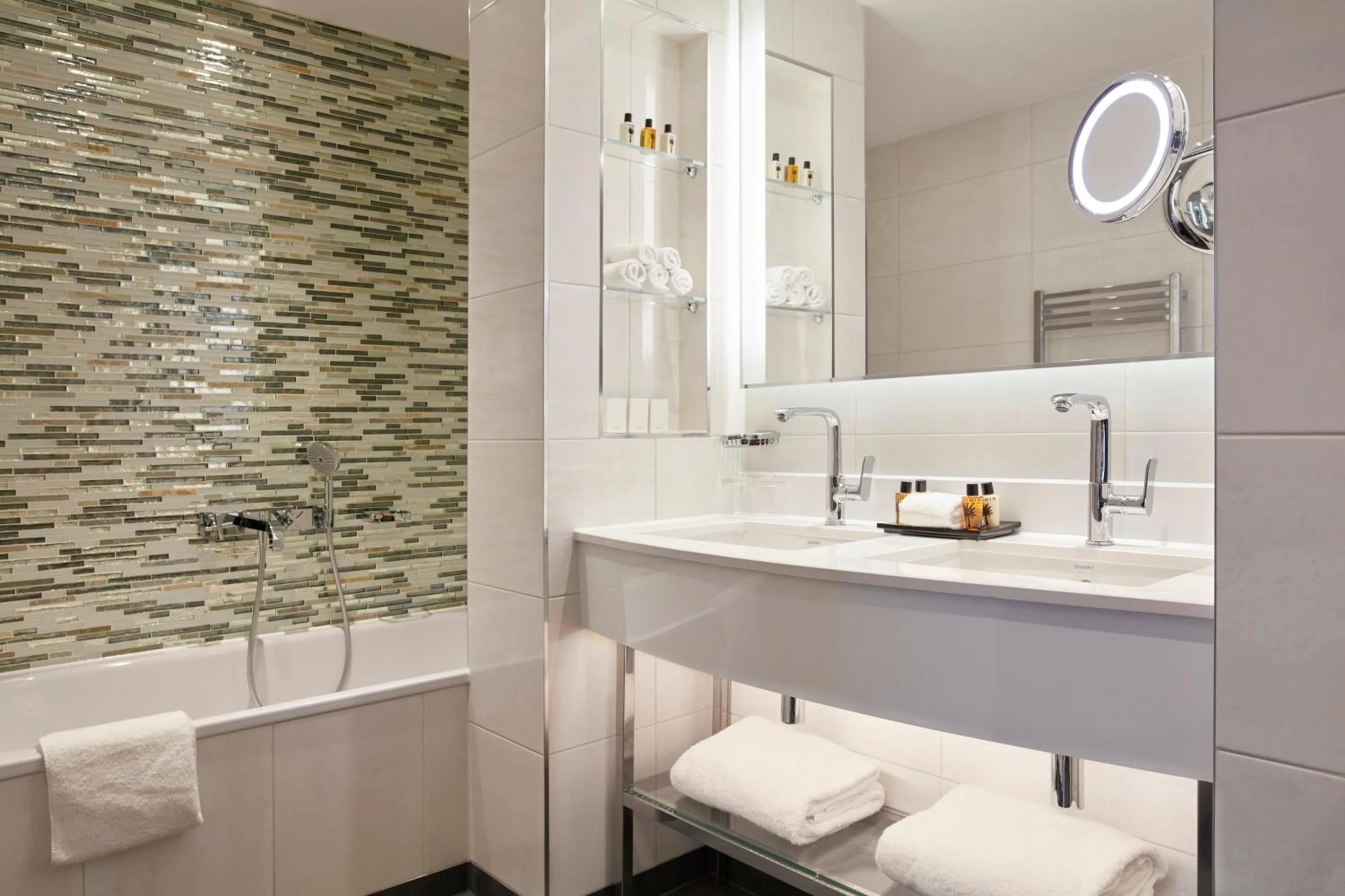 Bathroom in Hyatt Regency London Albert Embankment