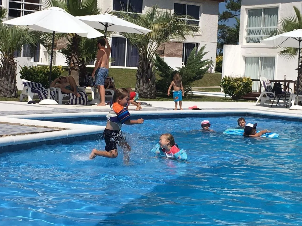 Swimming pool in Punta del Este Arenas Hotel