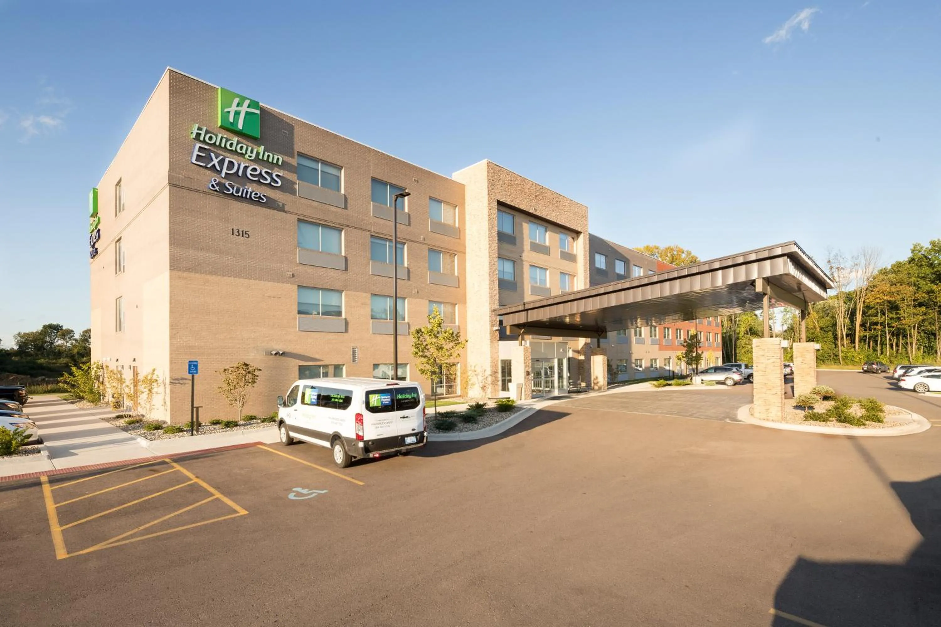 Facade/entrance in Holiday Inn Express & Suites - Kalamazoo West by IHG