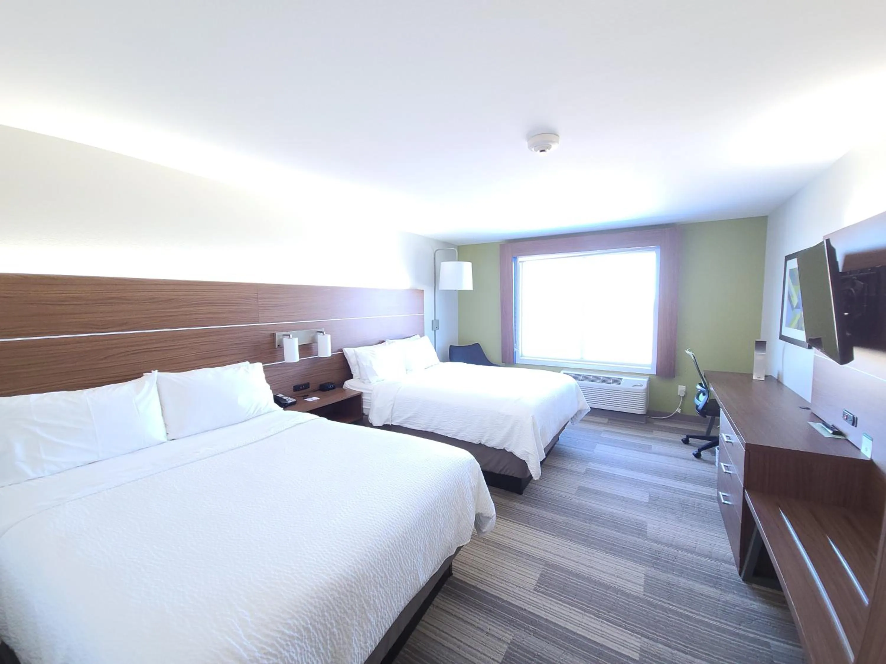 Guests, Bed in Holiday Inn Express & Suites - Nebraska City by IHG