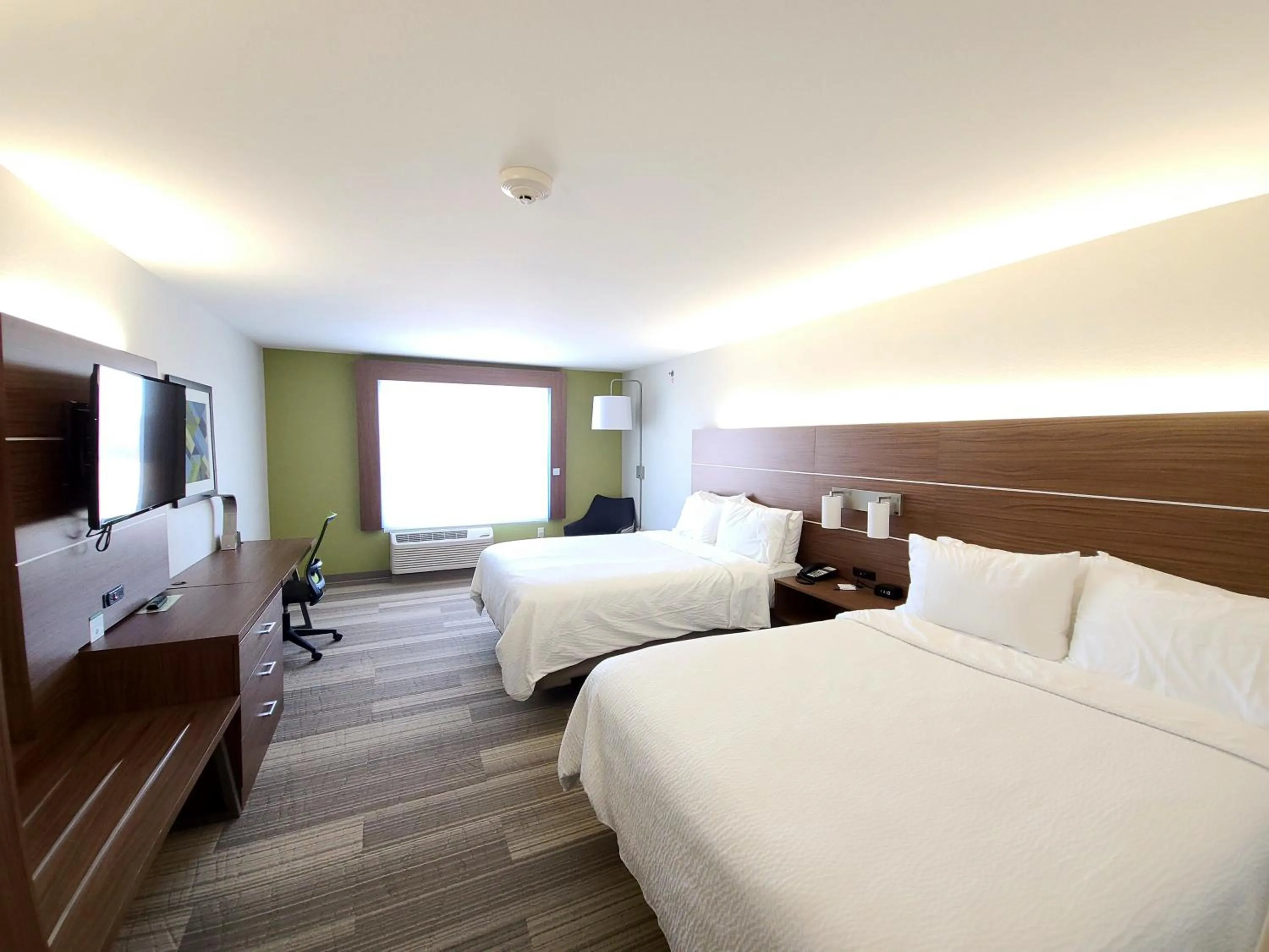 Guests, Bed in Holiday Inn Express & Suites - Nebraska City by IHG