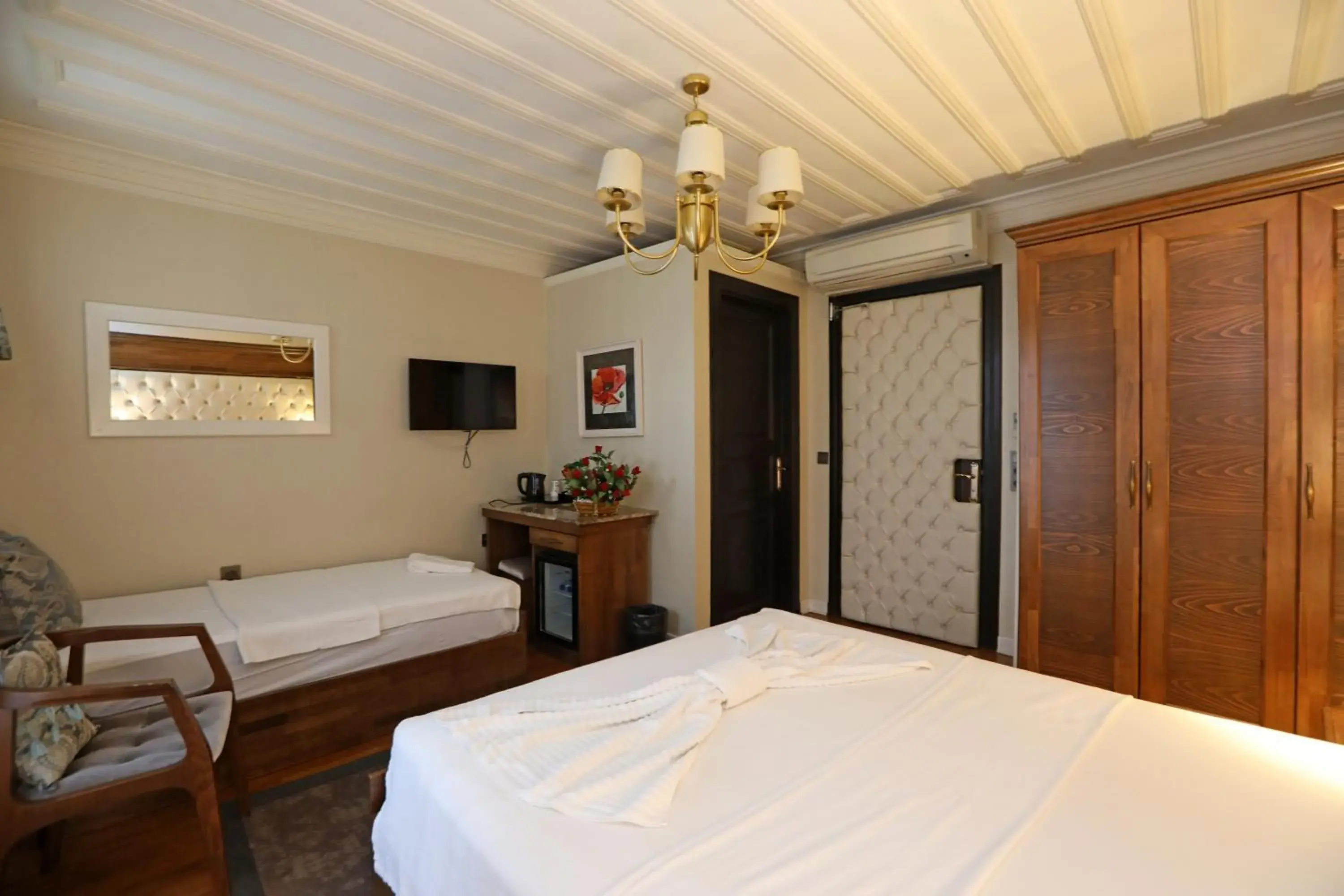 Deluxe Triple Room in Mezzo Hotel Deluxe Triple Room in Mezzo Hotel