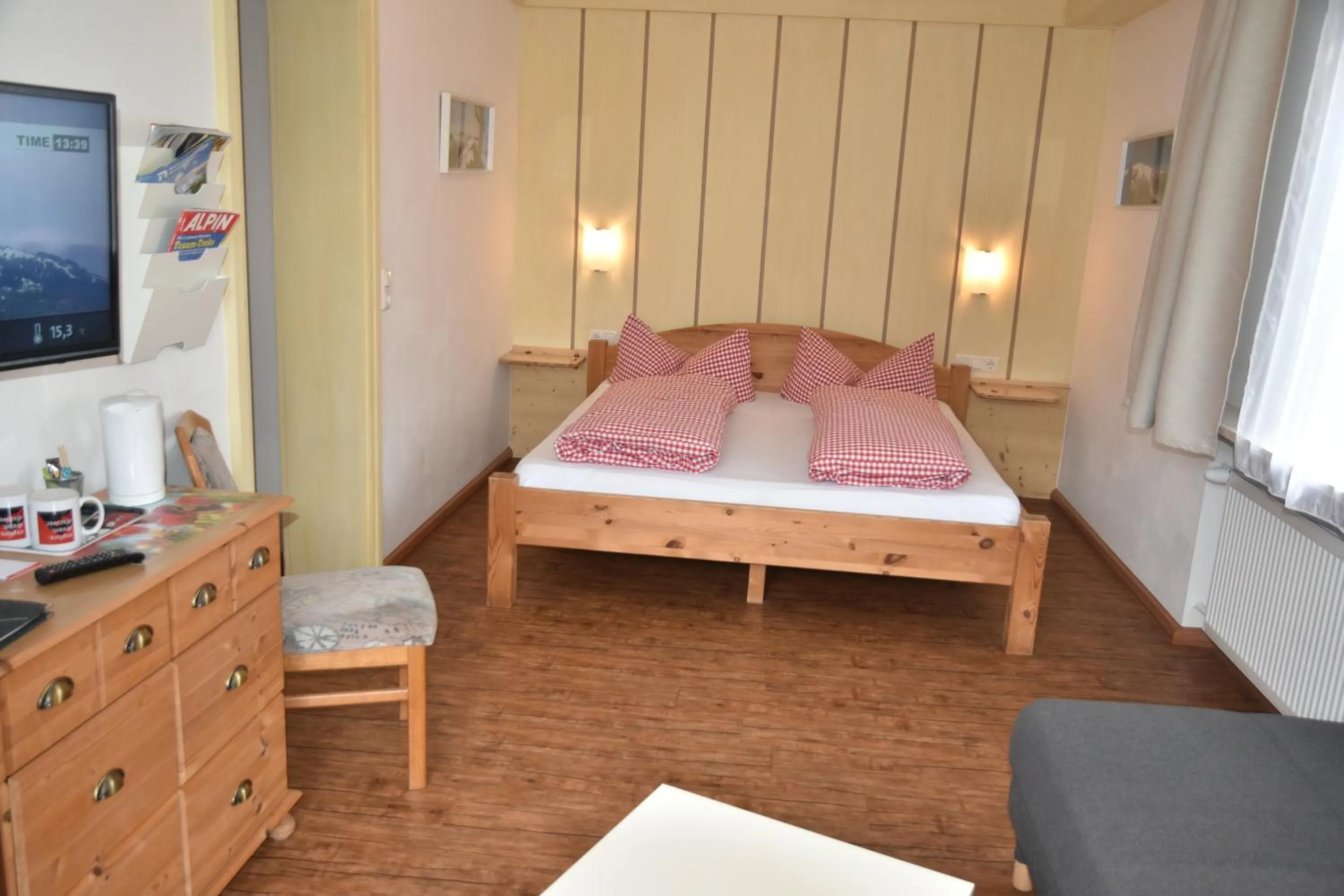 Bed in Alphotel Mittersill