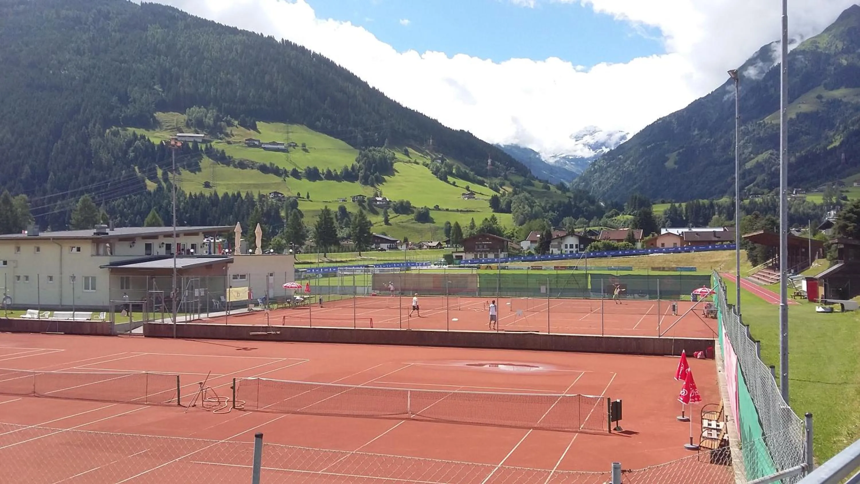 Tennis court in Alphotel Mittersill