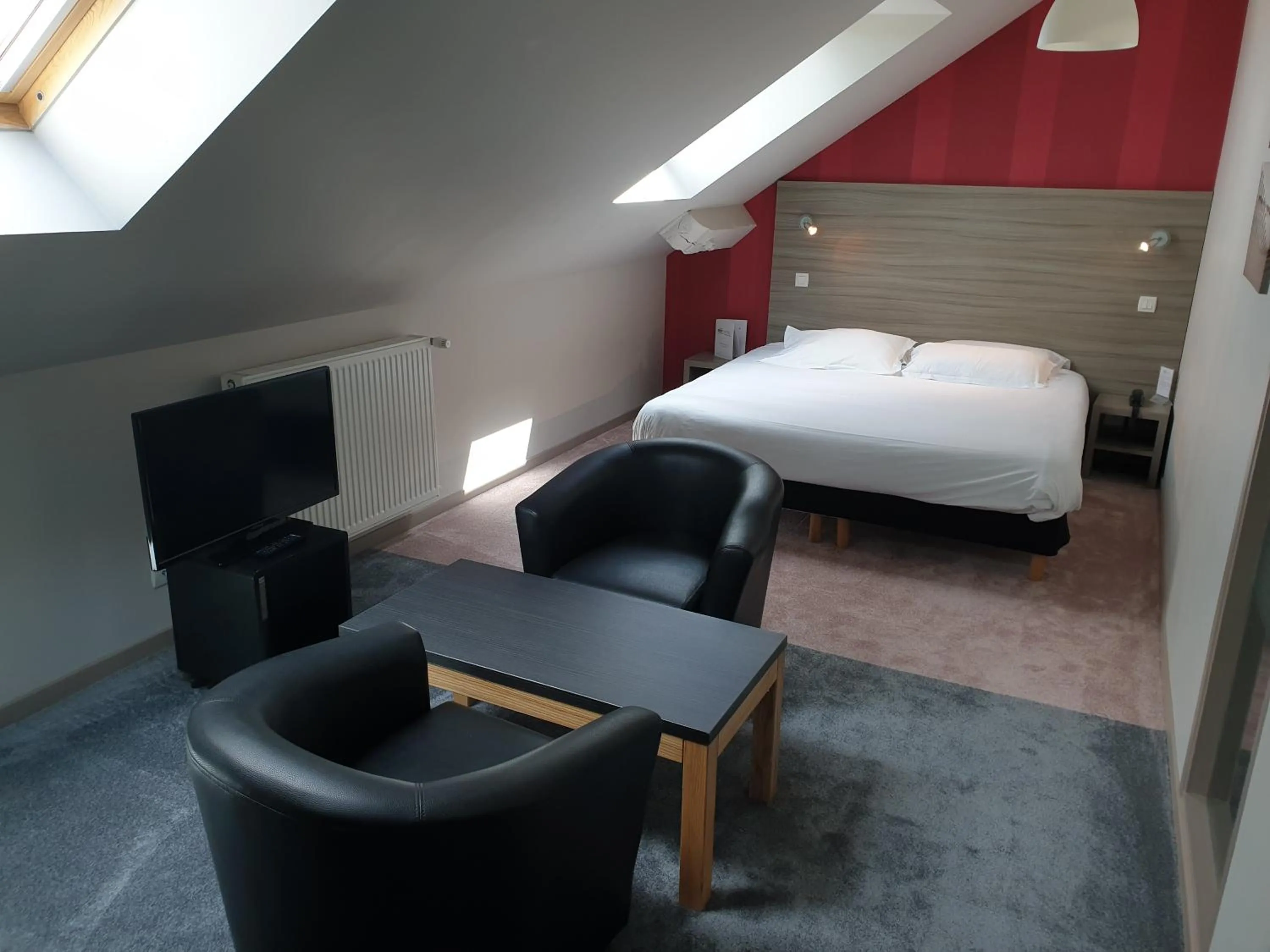 Seating area, Bed in Brit Hotel Spa Le Connetable