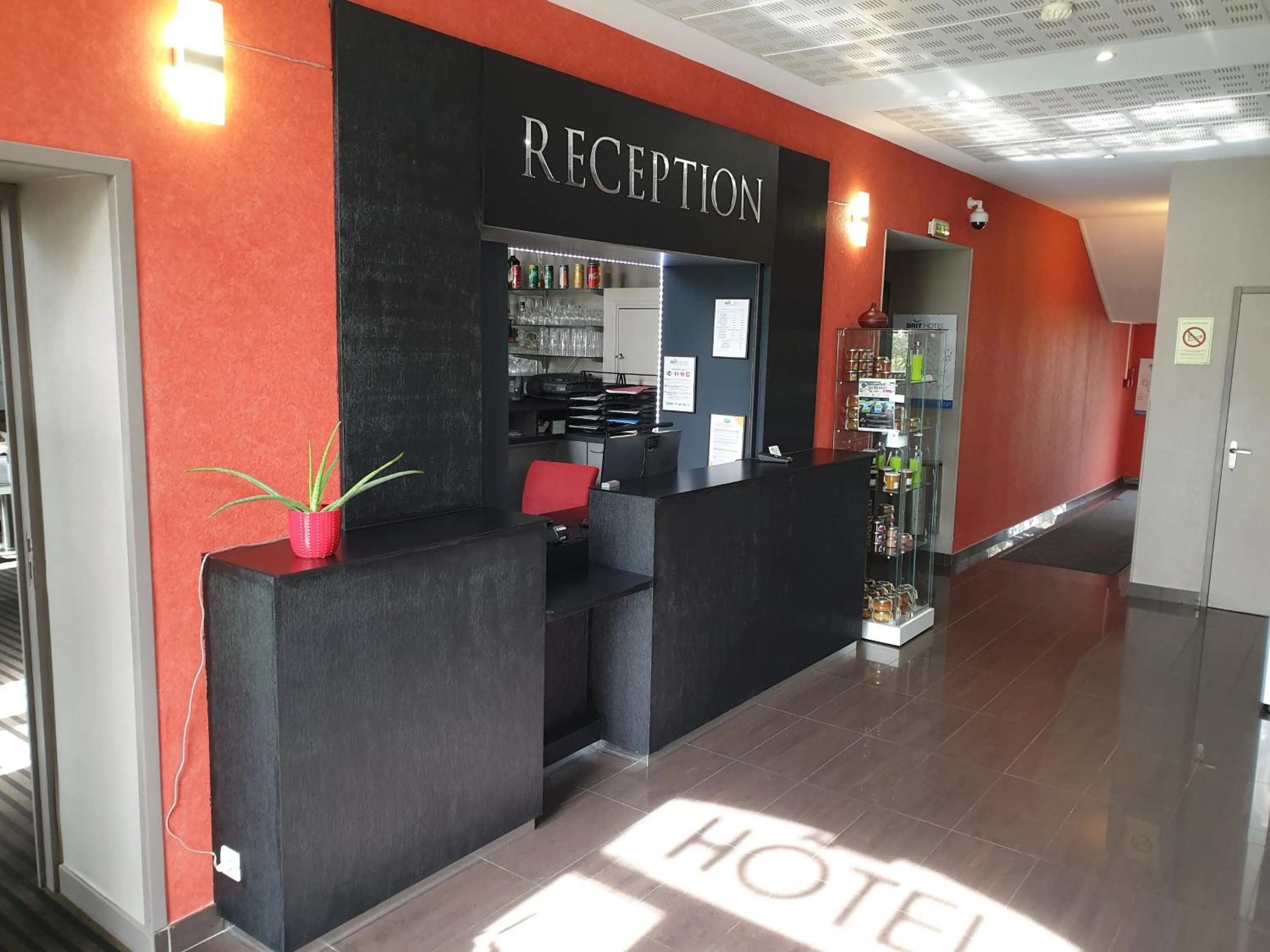 Lobby or reception in Brit Hotel Spa Le Connetable