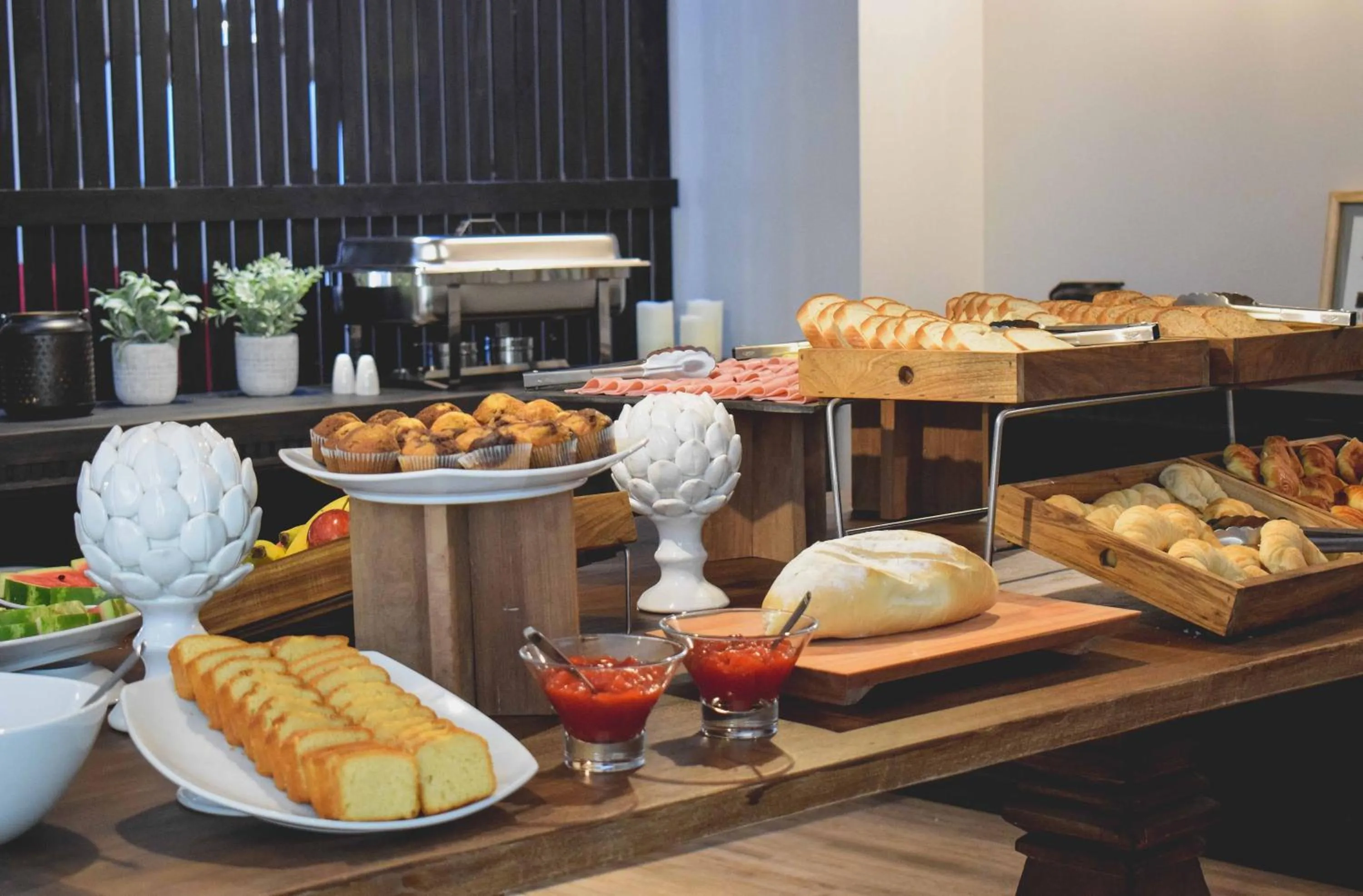 Continental breakfast in Cyan Soho Neuquén Hotel