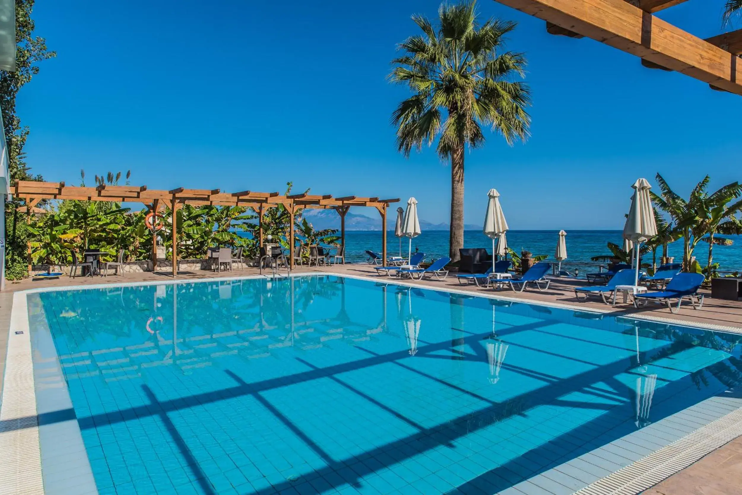 Swimming pool in Belussi Beach Hotel & Suites Swimming pool in Belussi Beach Hotel & Suites