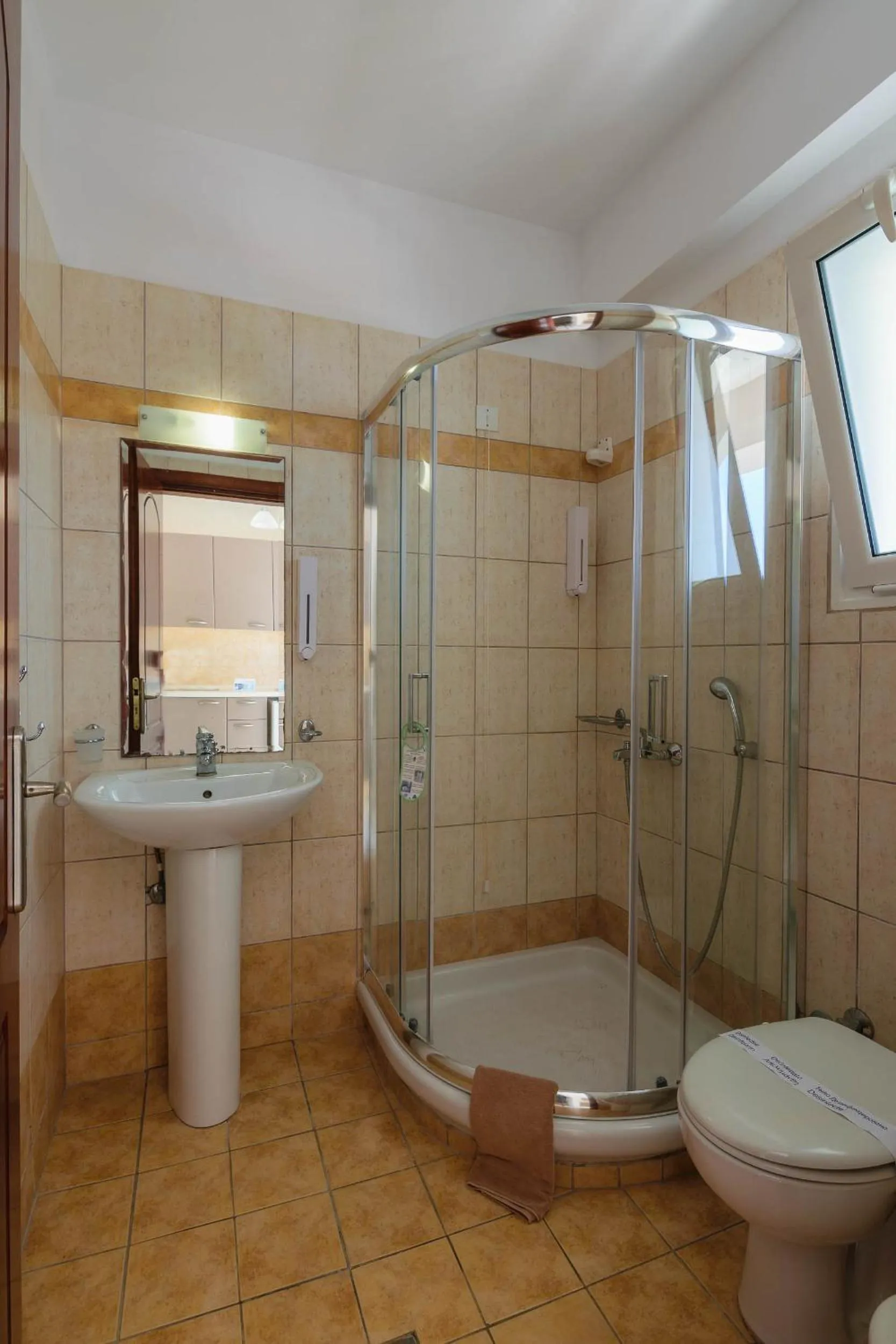 Shower in Belussi Beach Hotel & Suites