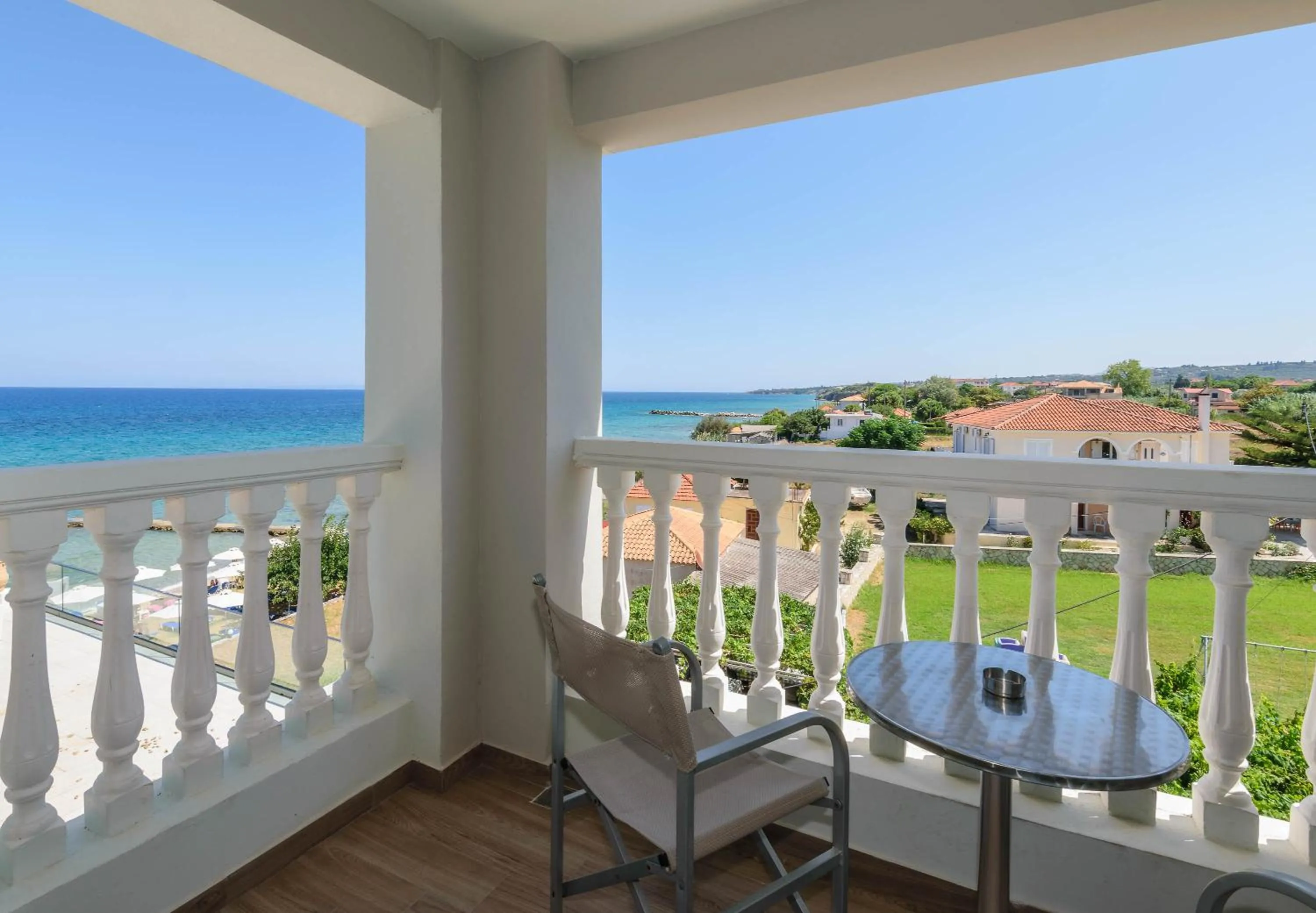 Balcony/Terrace in Belussi Beach Hotel & Suites