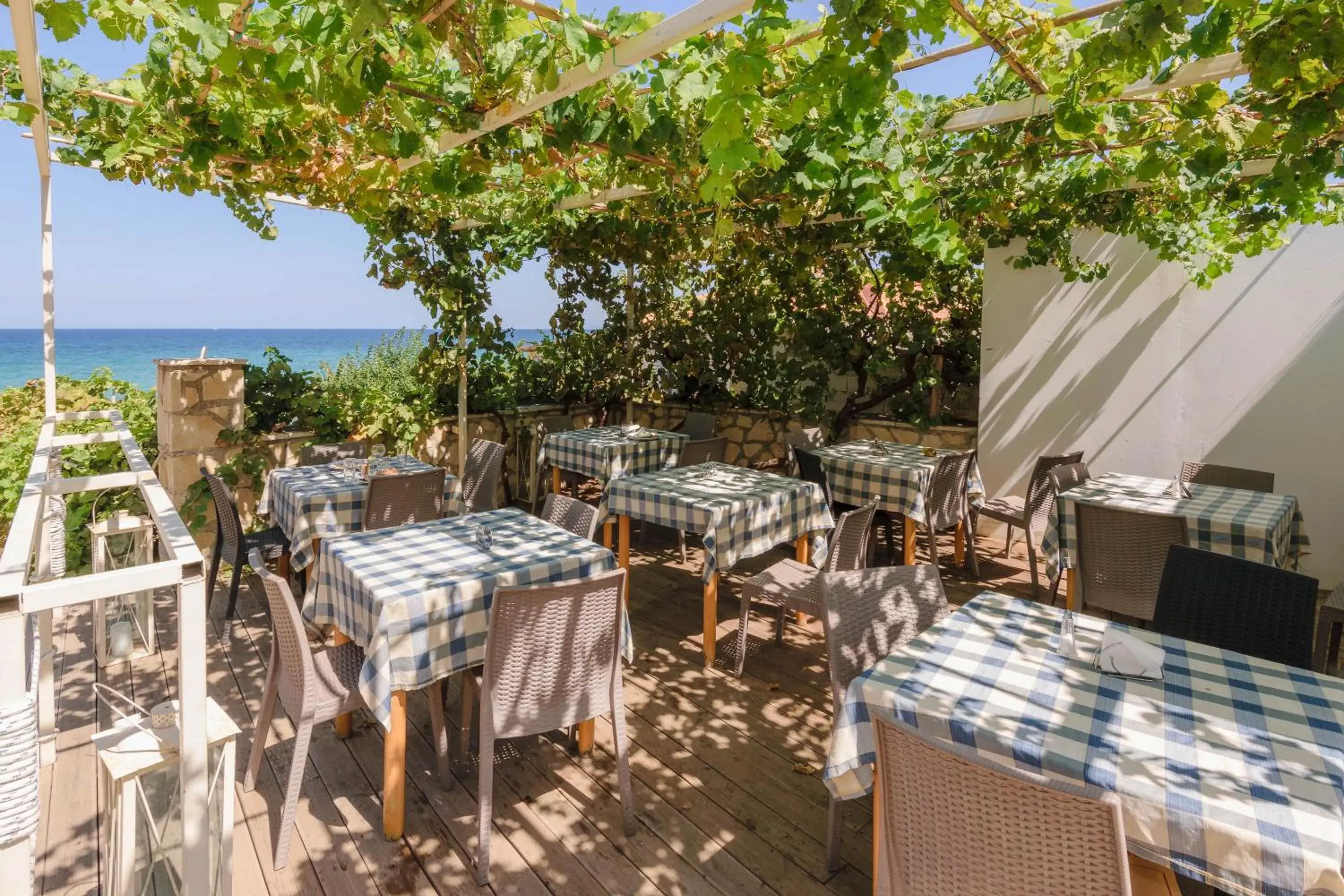 Restaurant/places to eat in Belussi Beach Hotel & Suites Restaurant/places to eat in Belussi Beach Hotel & Suites