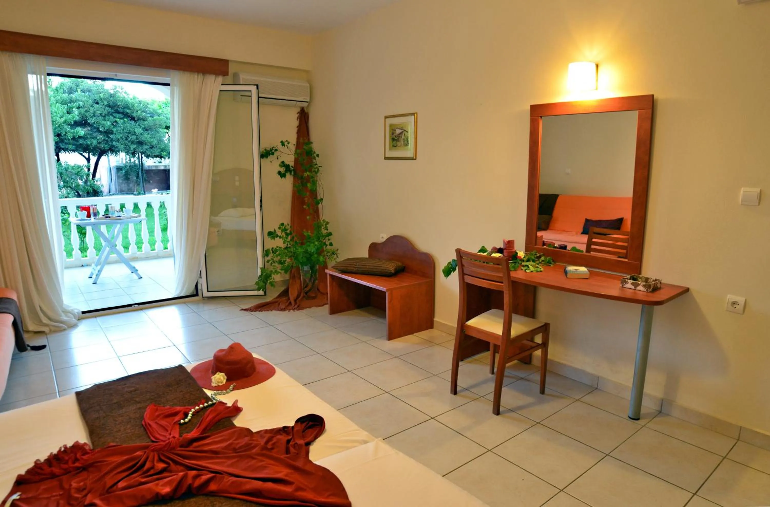 Decorative detail in Belussi Beach Hotel & Suites