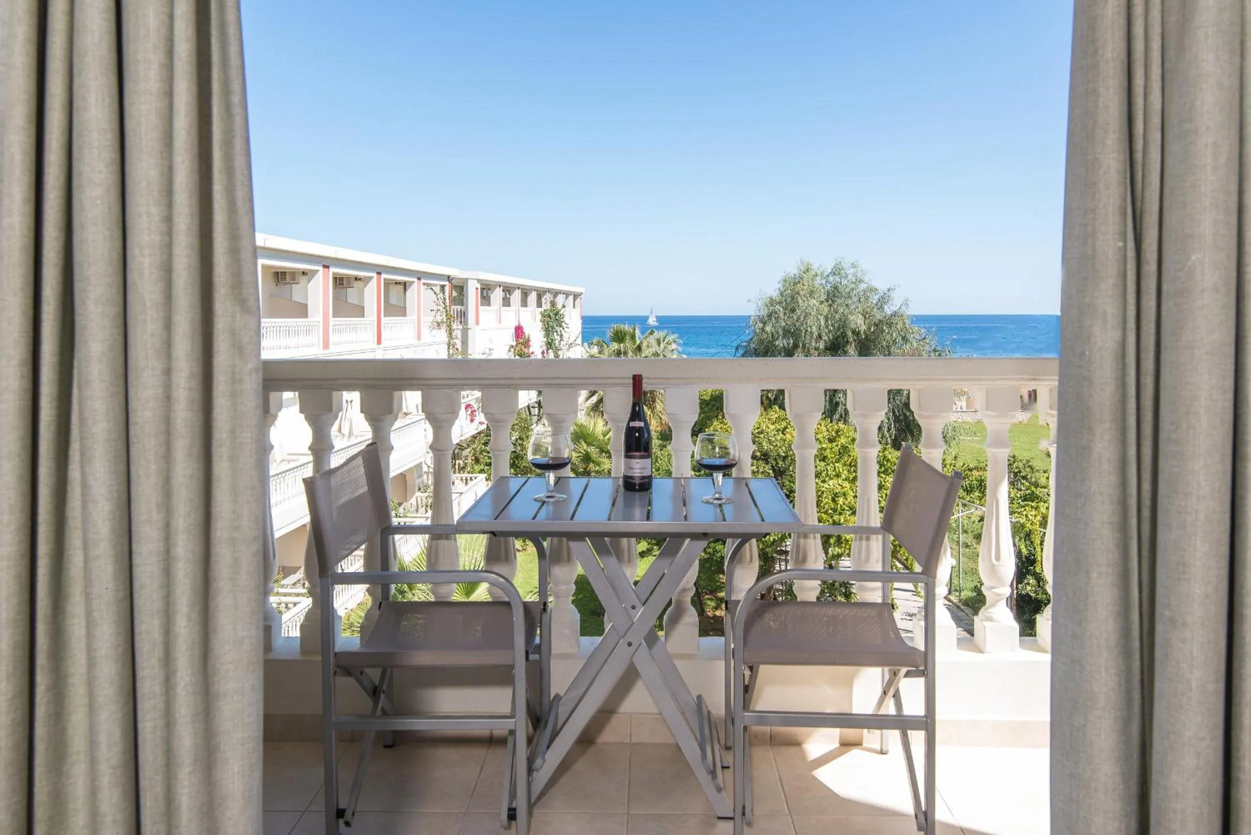 Balcony/Terrace in Belussi Beach Hotel & Suites