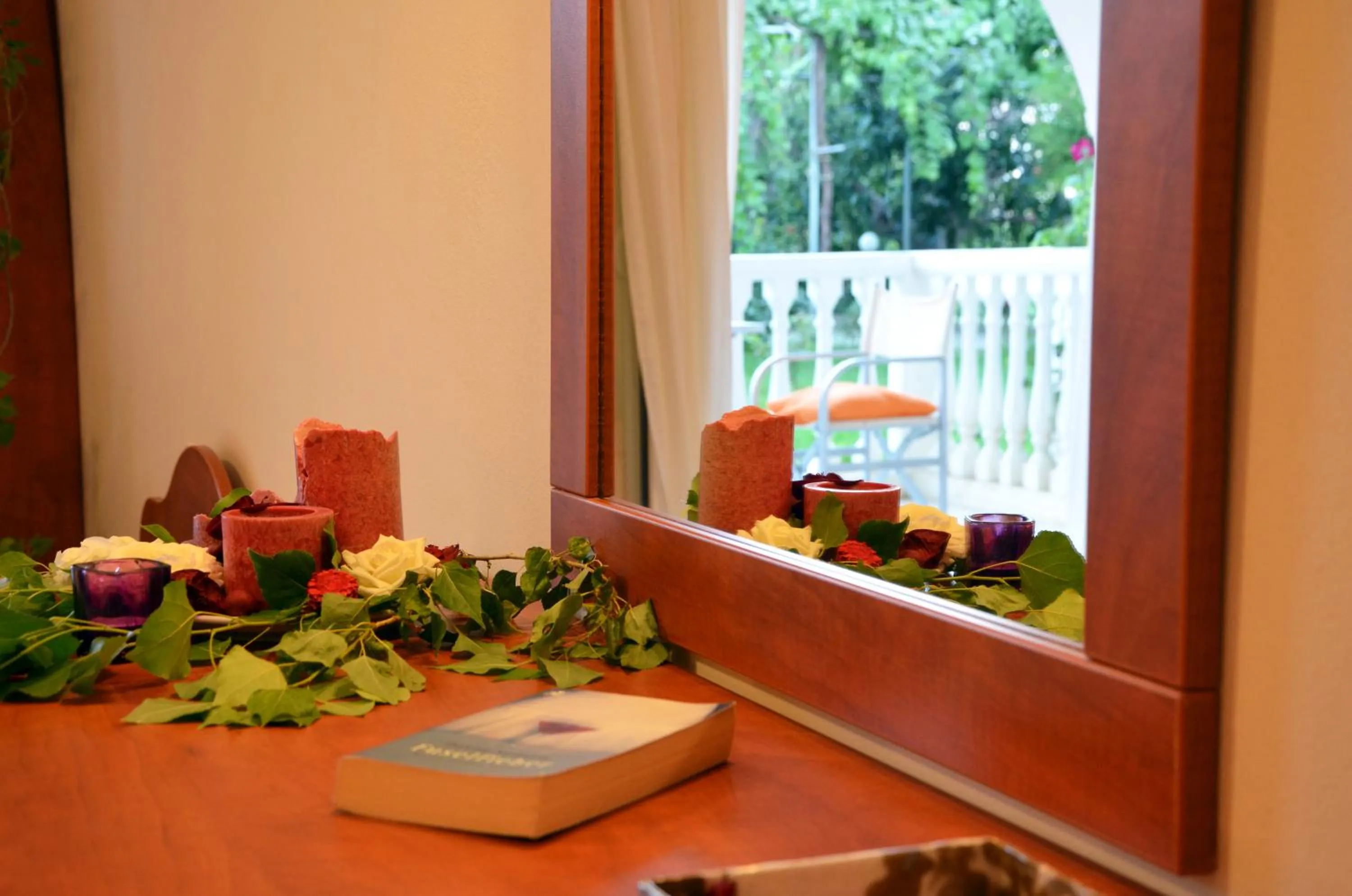 Decorative detail in Belussi Beach Hotel & Suites