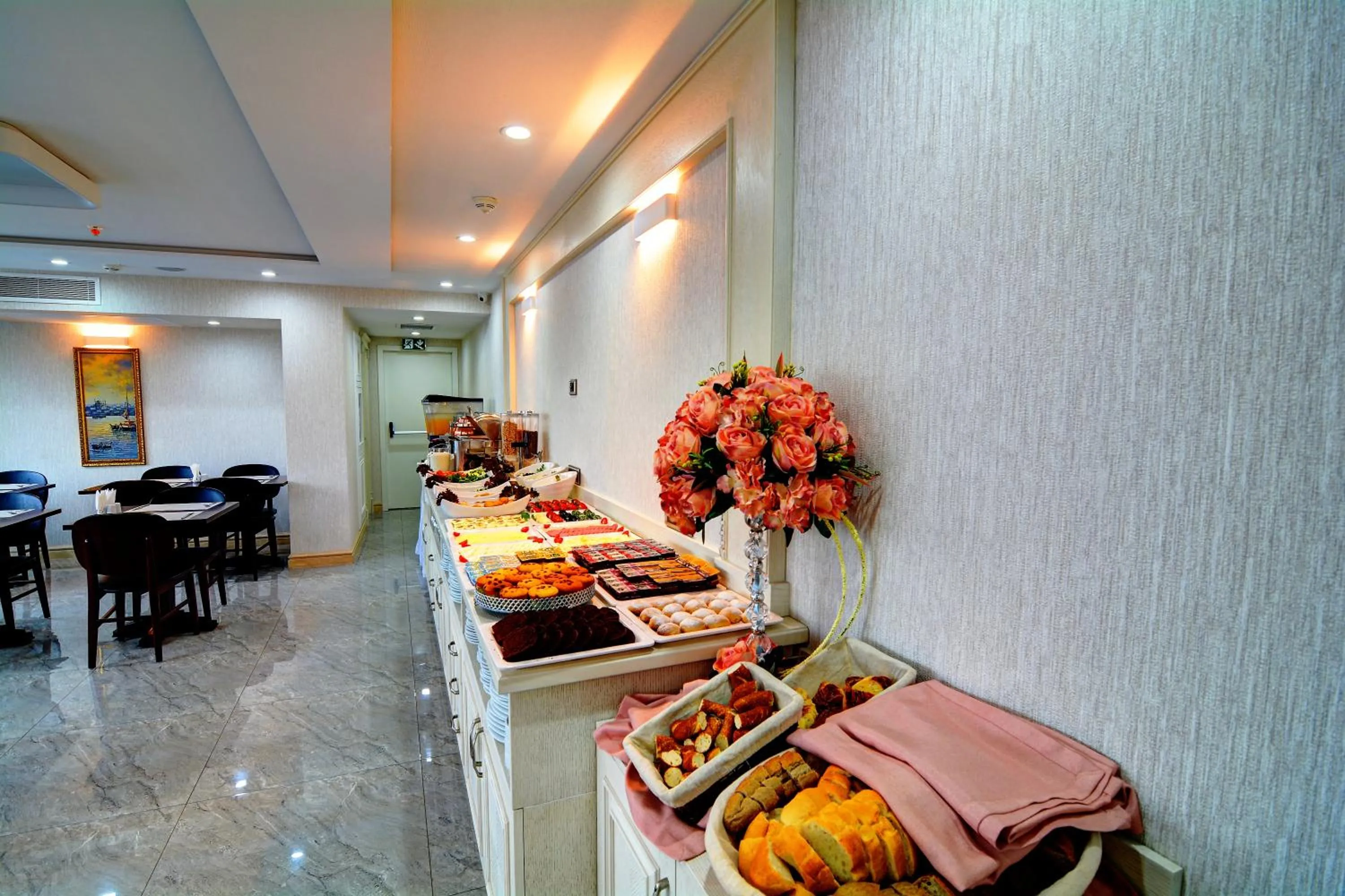 Breakfast in Novelty Hotel