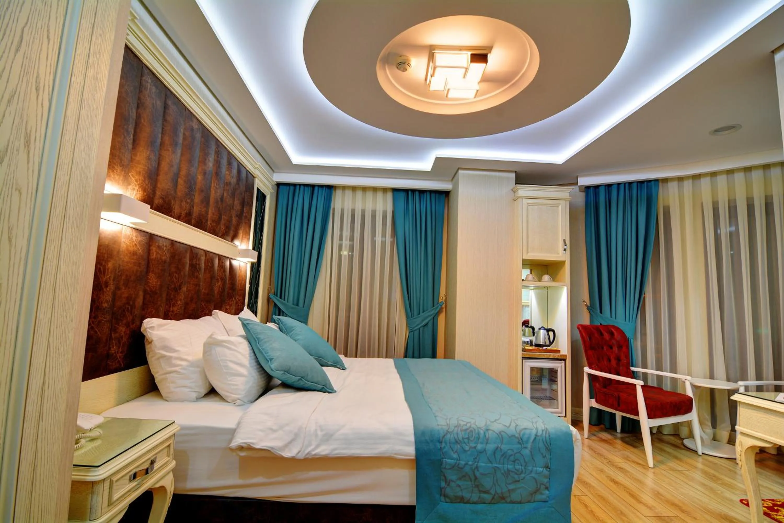 Photo of the whole room, Bed in Novelty Hotel