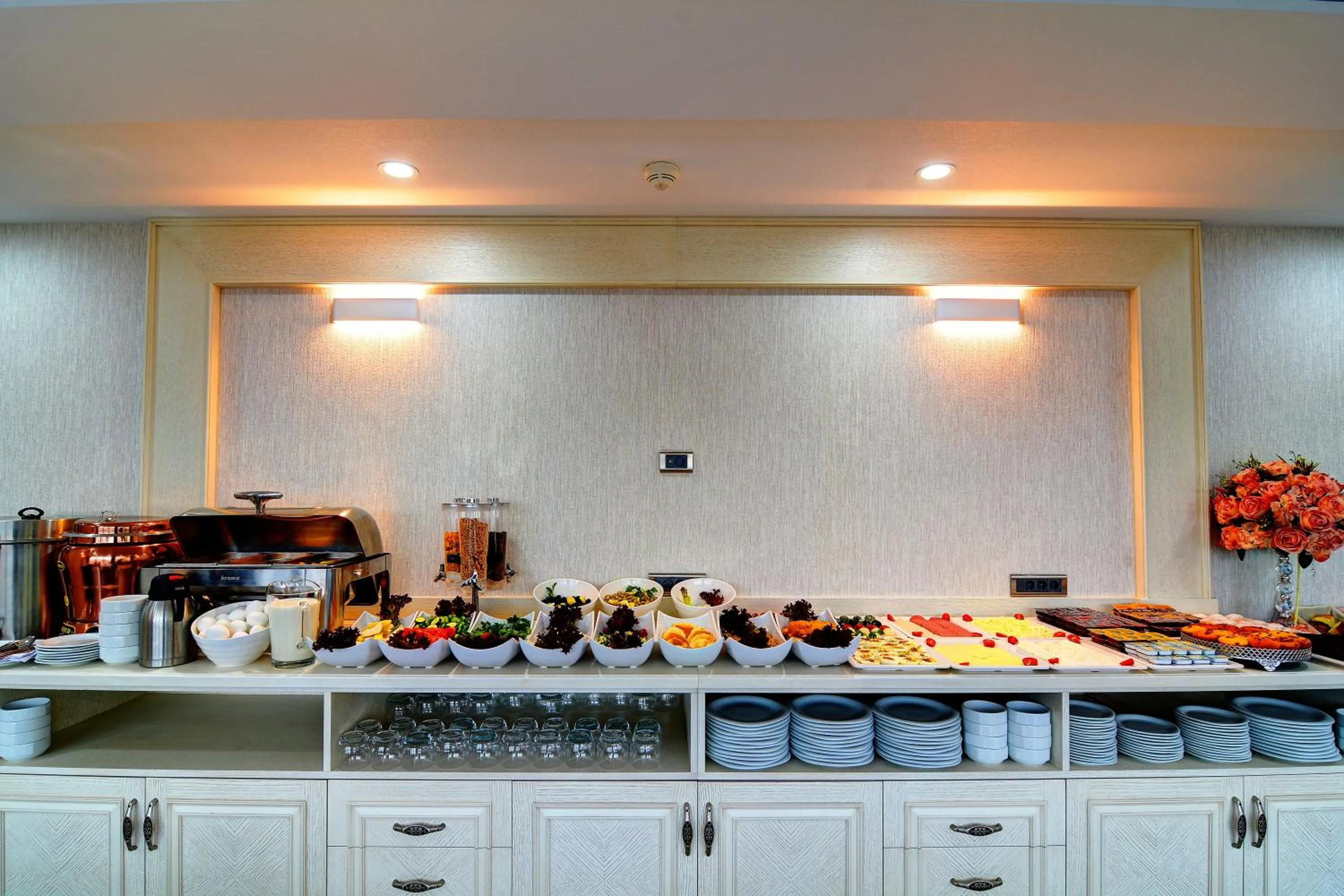 Breakfast in Novelty Hotel