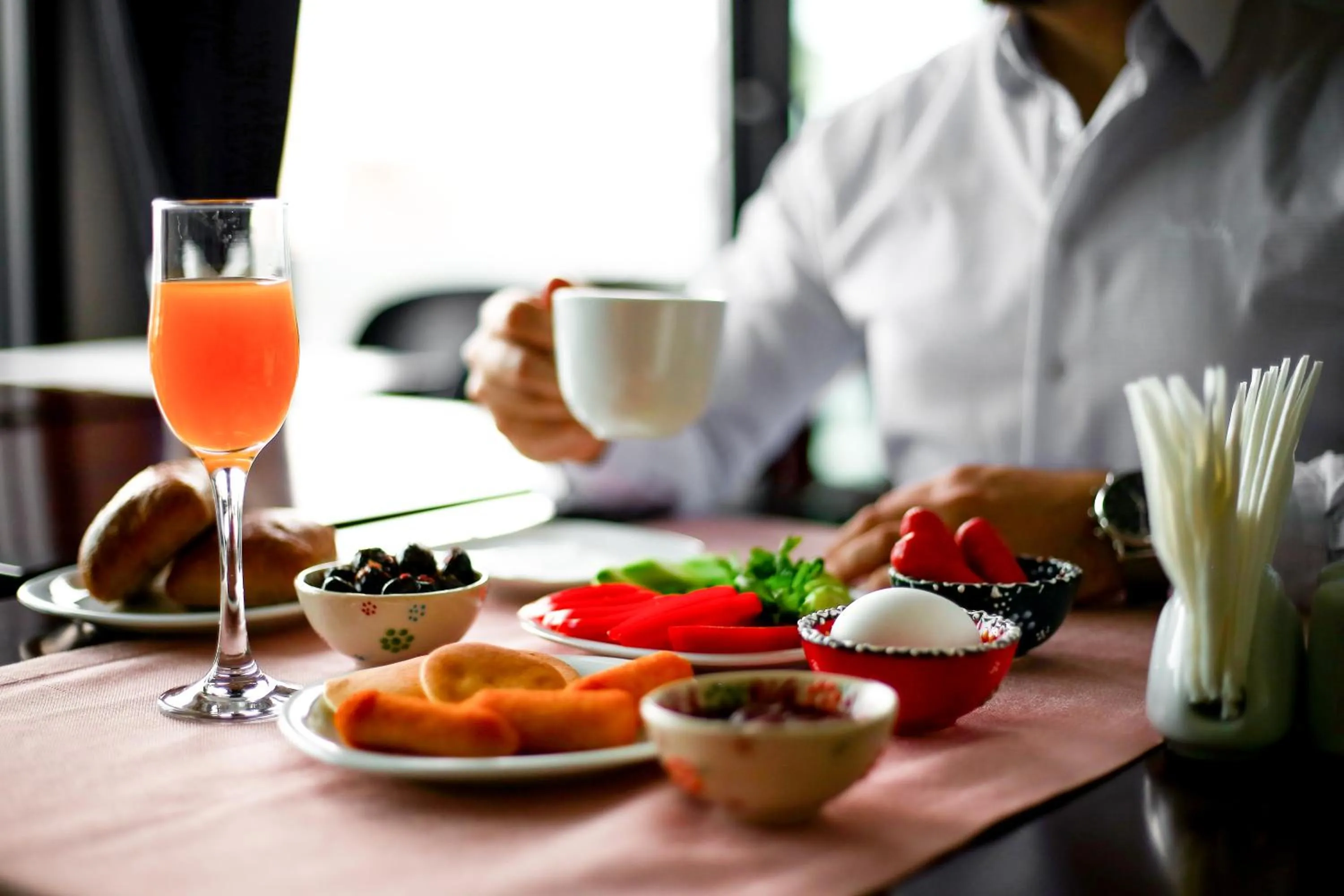 Restaurant/places to eat in Novelty Hotel