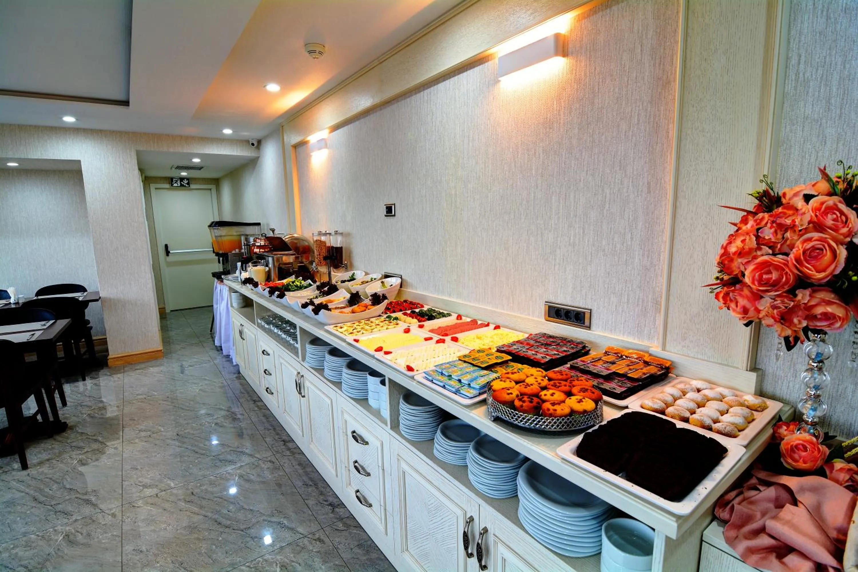 Breakfast in Novelty Hotel