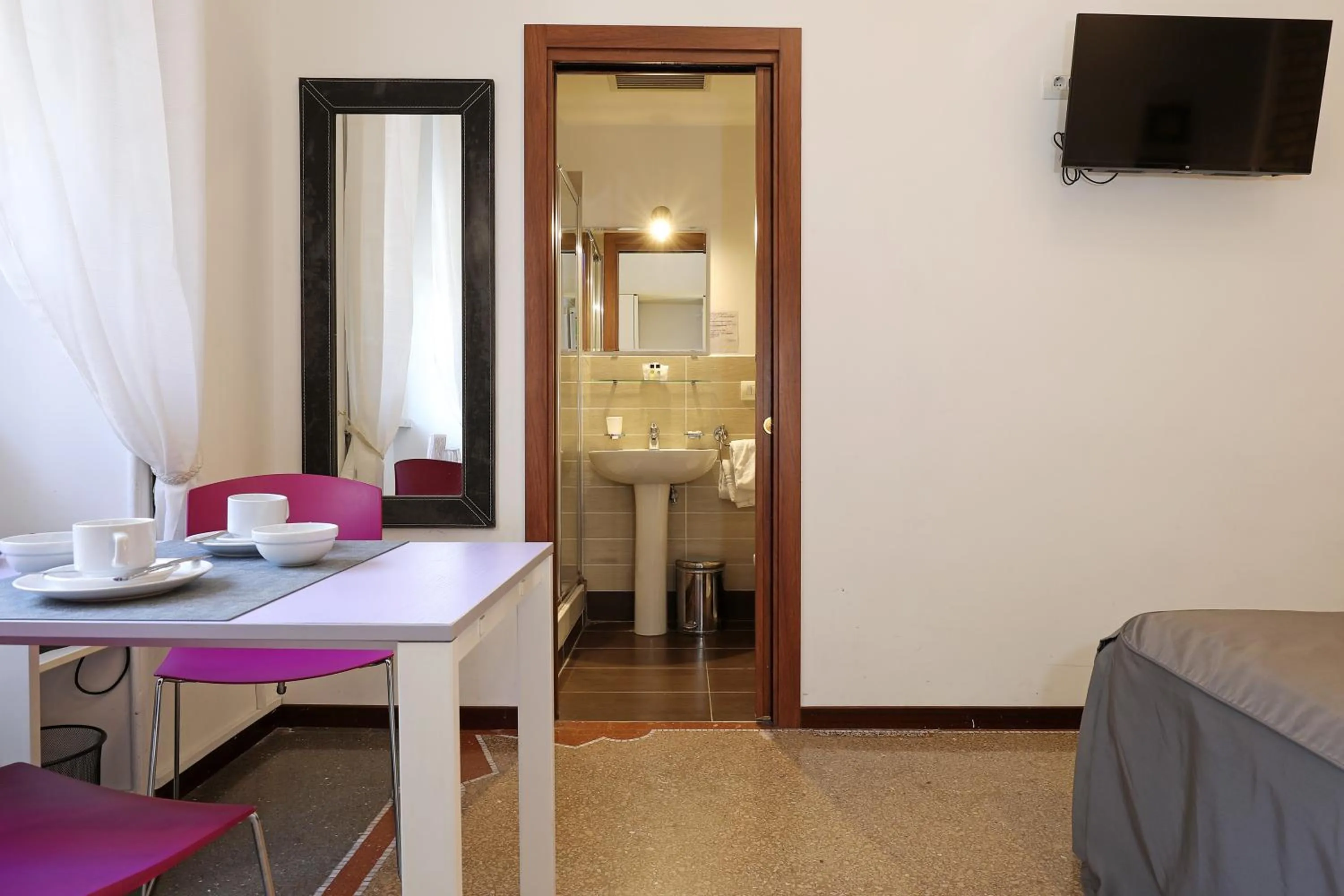 Bed in Maison Colosseo (Via dei Querceti 24)