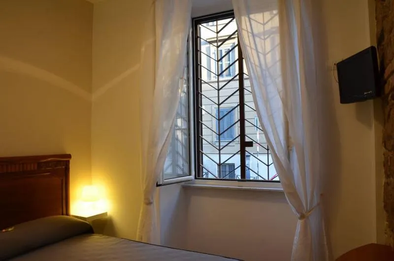 Photo of the whole room, Bed in Maison Colosseo (Via dei Querceti 24)