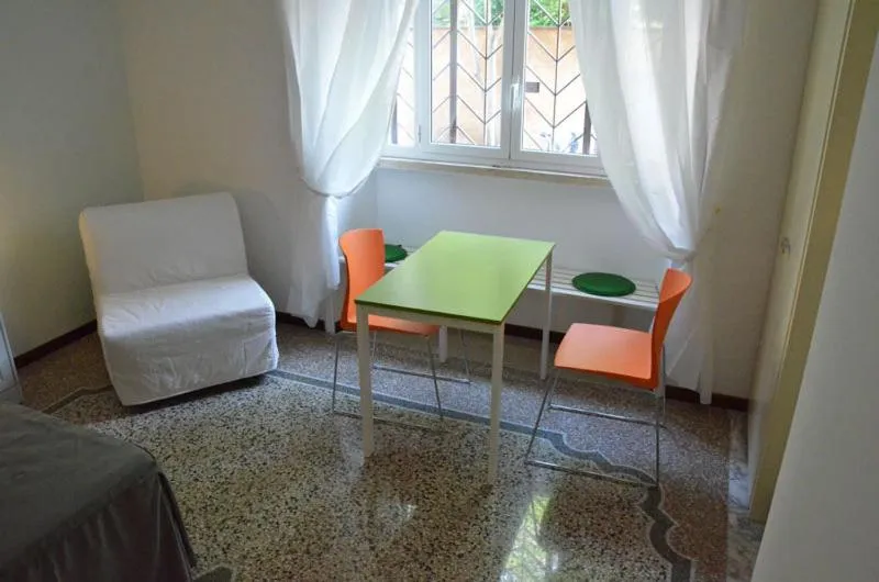 Photo of the whole room in Maison Colosseo (Via dei Querceti 24)