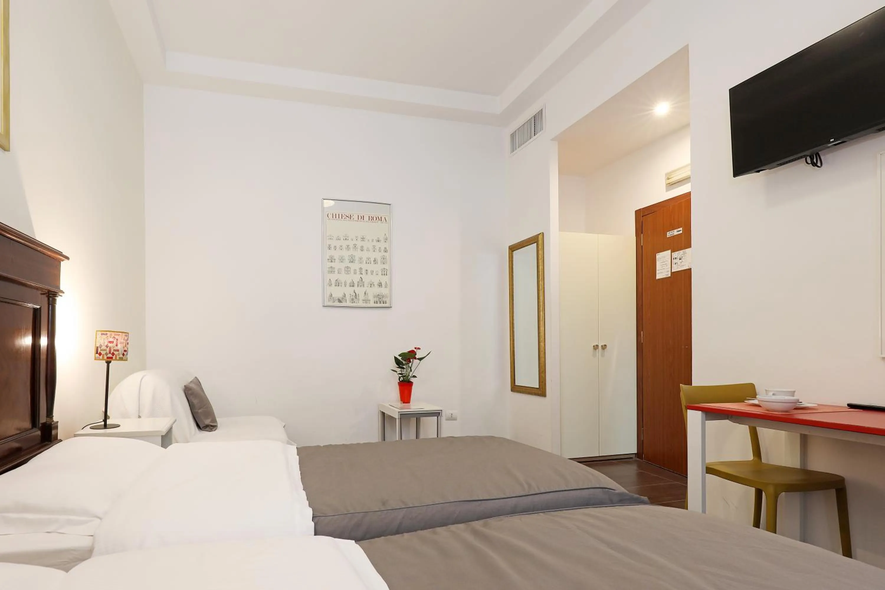 Bed in Maison Colosseo (Via dei Querceti 24)