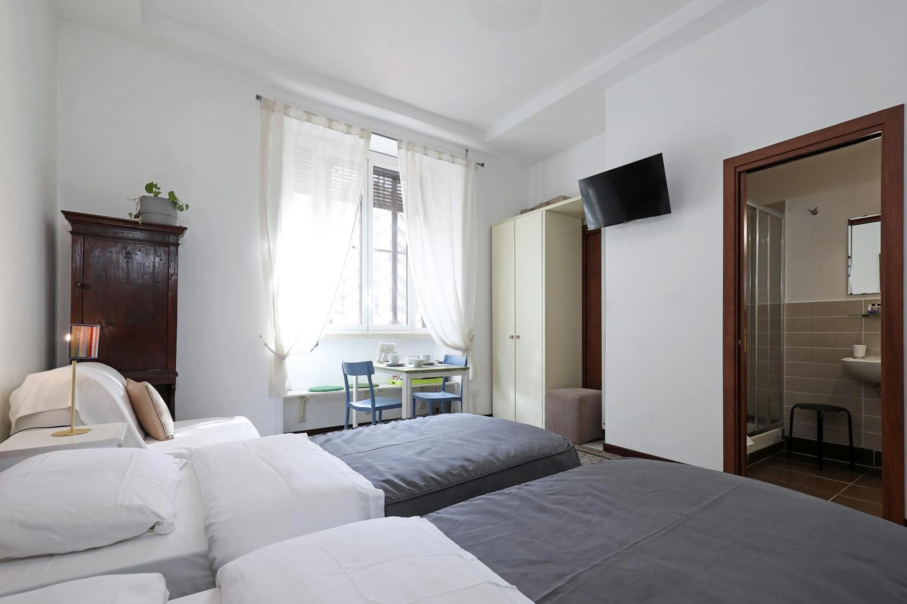 Bed in Maison Colosseo (Via dei Querceti 24)