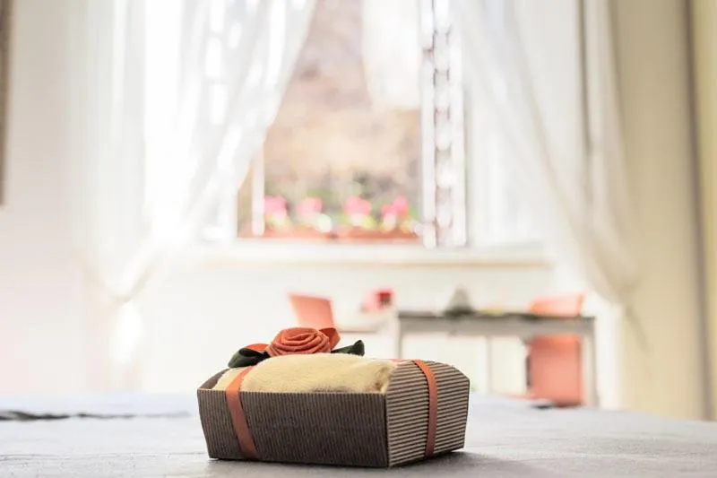 Decorative detail in Maison Colosseo (Via dei Querceti 24)