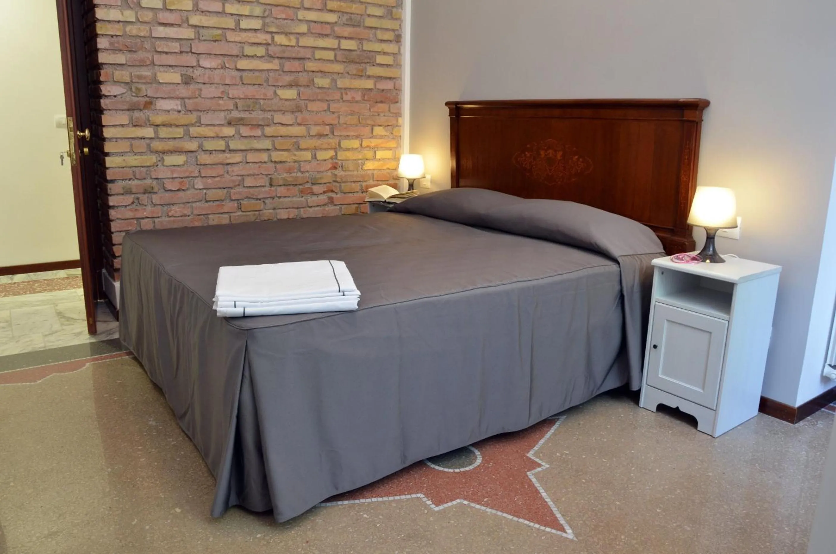 Bed in Maison Colosseo (Via dei Querceti 24)