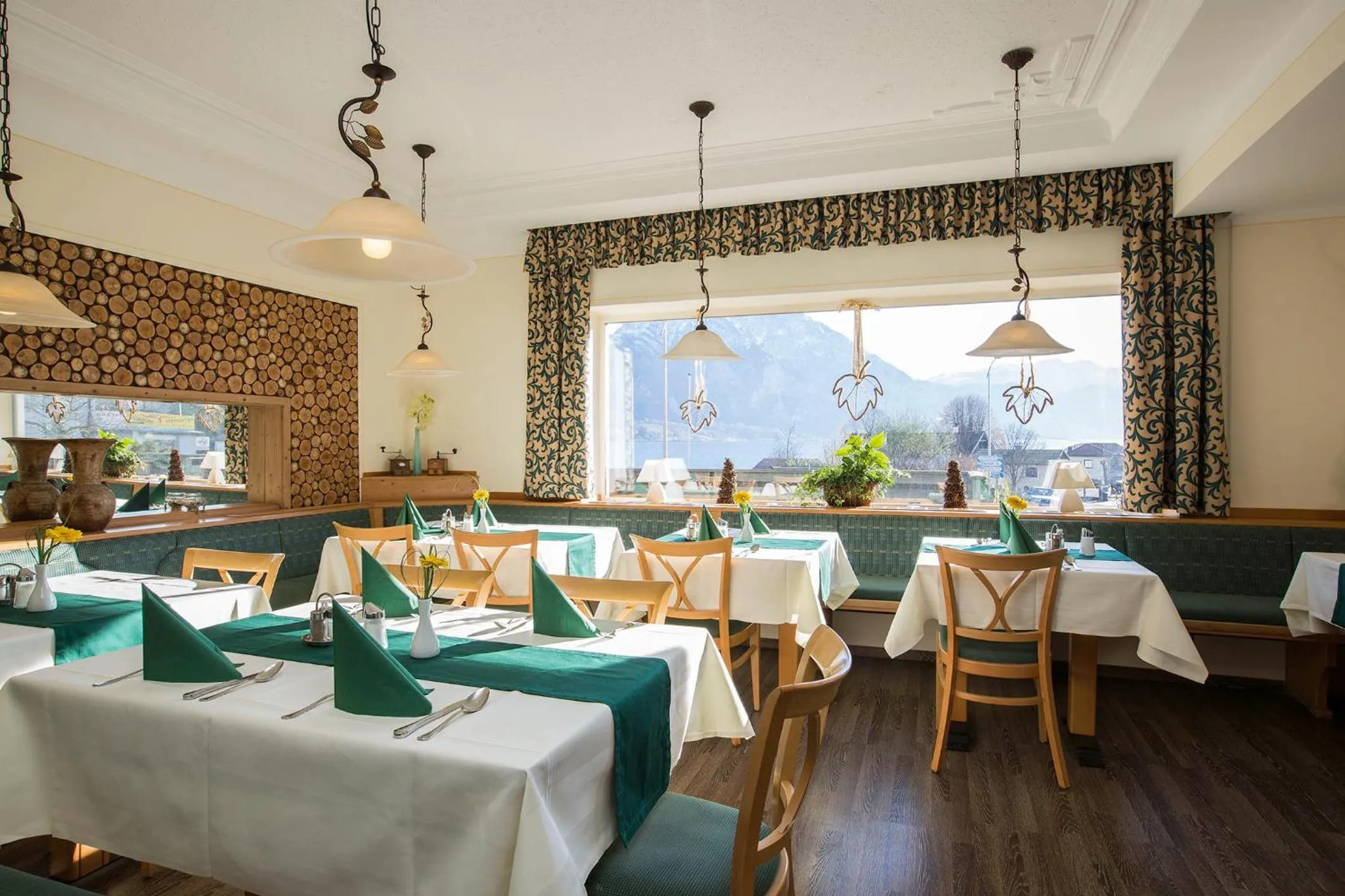 Restaurant/places to eat in Hotel Altmünsterhof