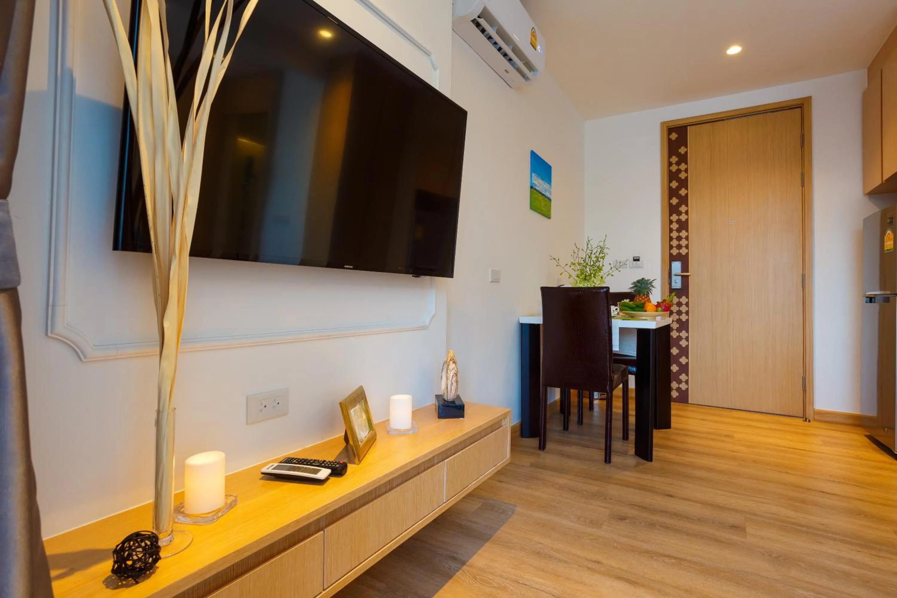 TV and multimedia in The Aristo Beach by Holy Cow, studio, without kitchen, construction view