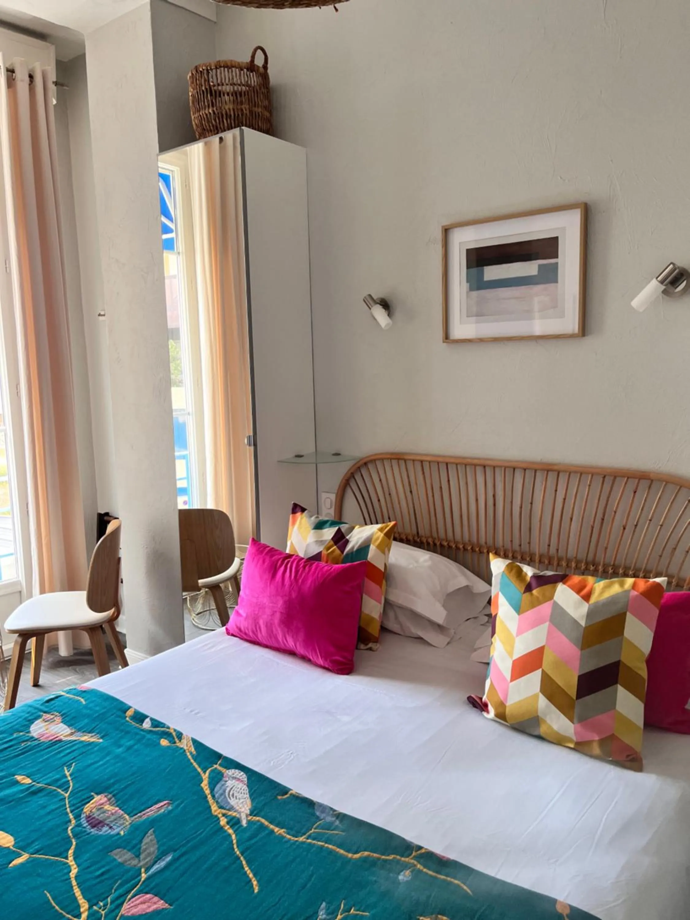 Bedroom, Bed in Hôtel Eden - La Baigneuse