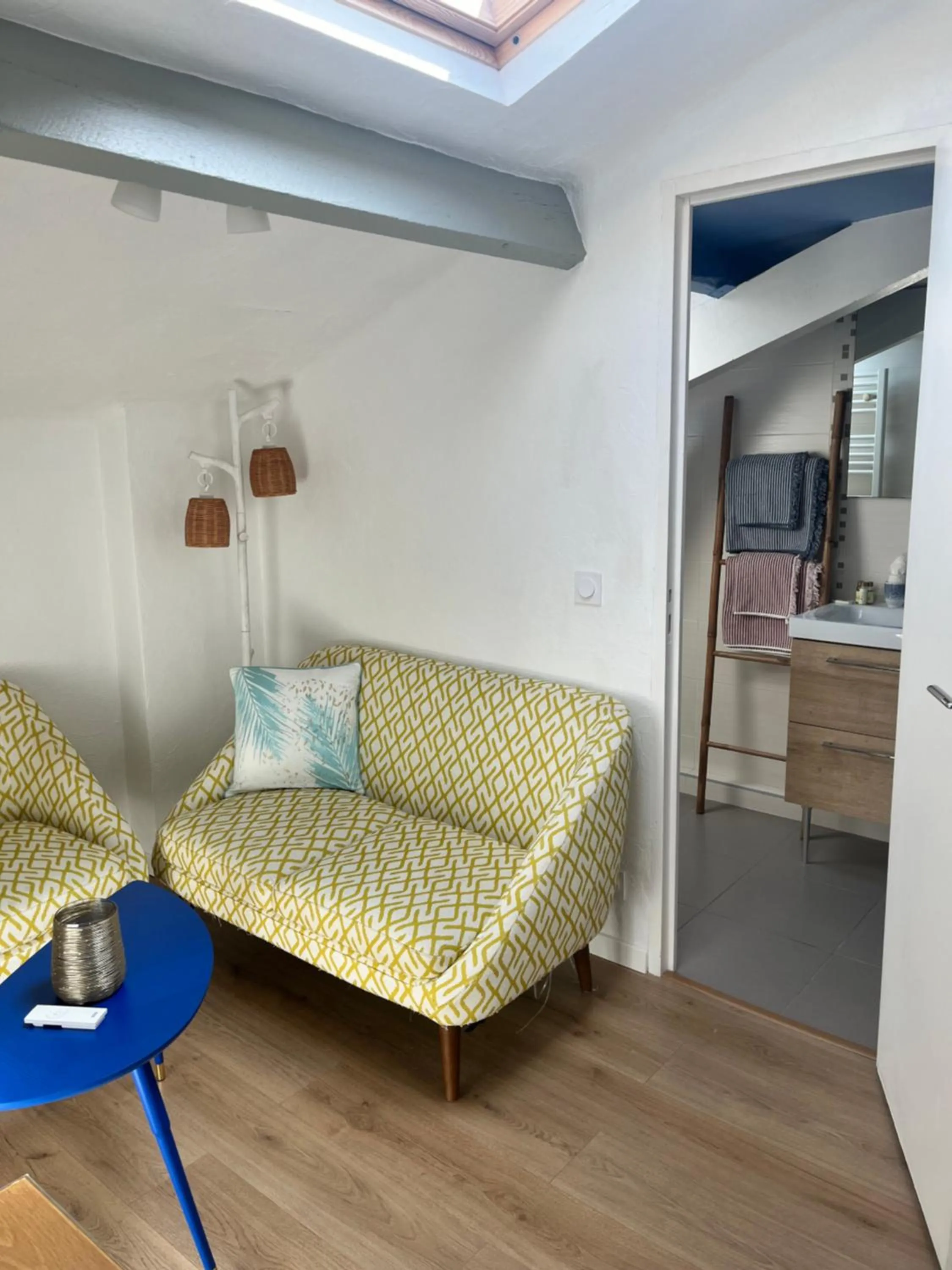 Bathroom in Hôtel Eden - La Baigneuse