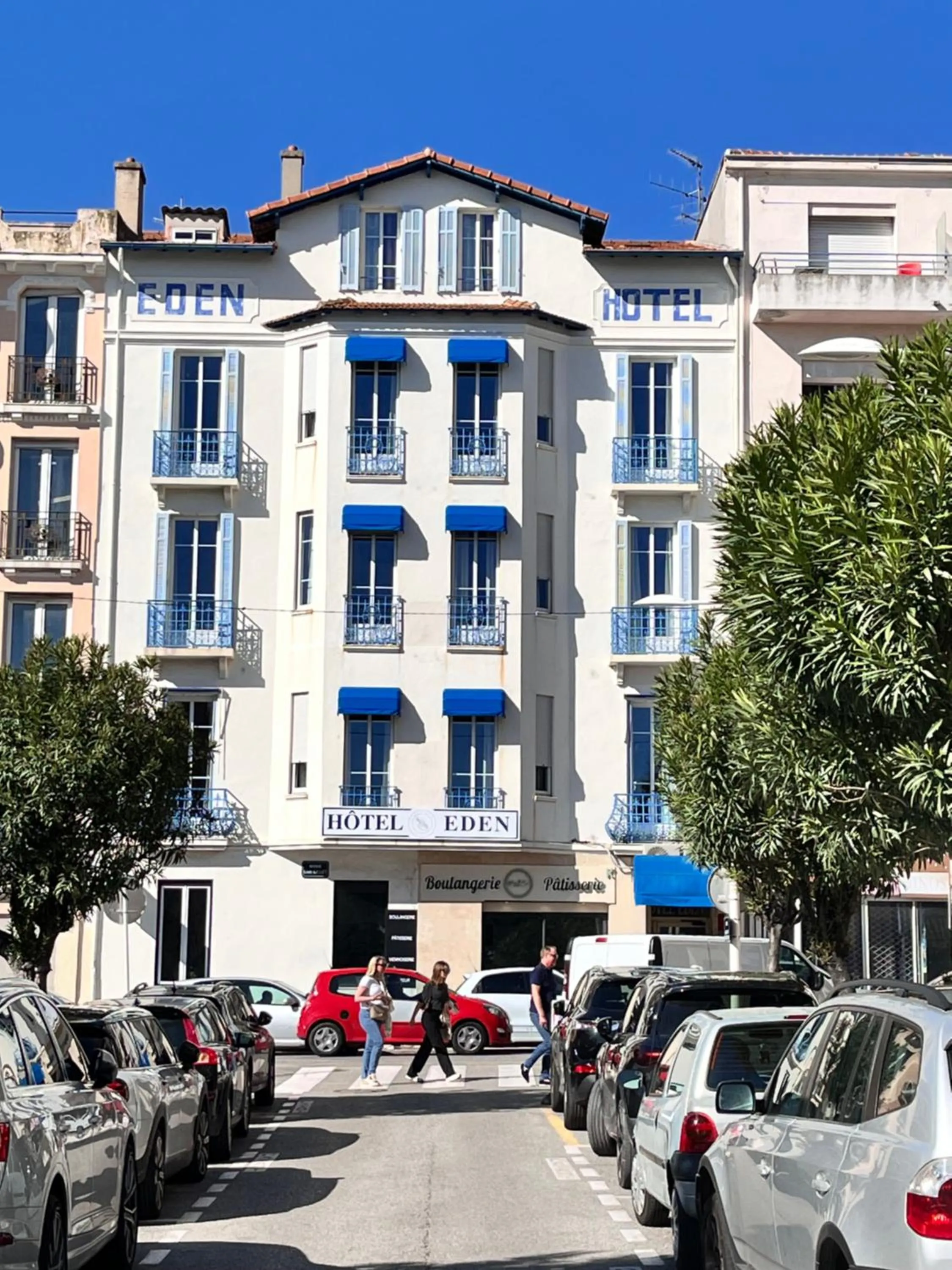 Property building in Hôtel Eden - La Baigneuse