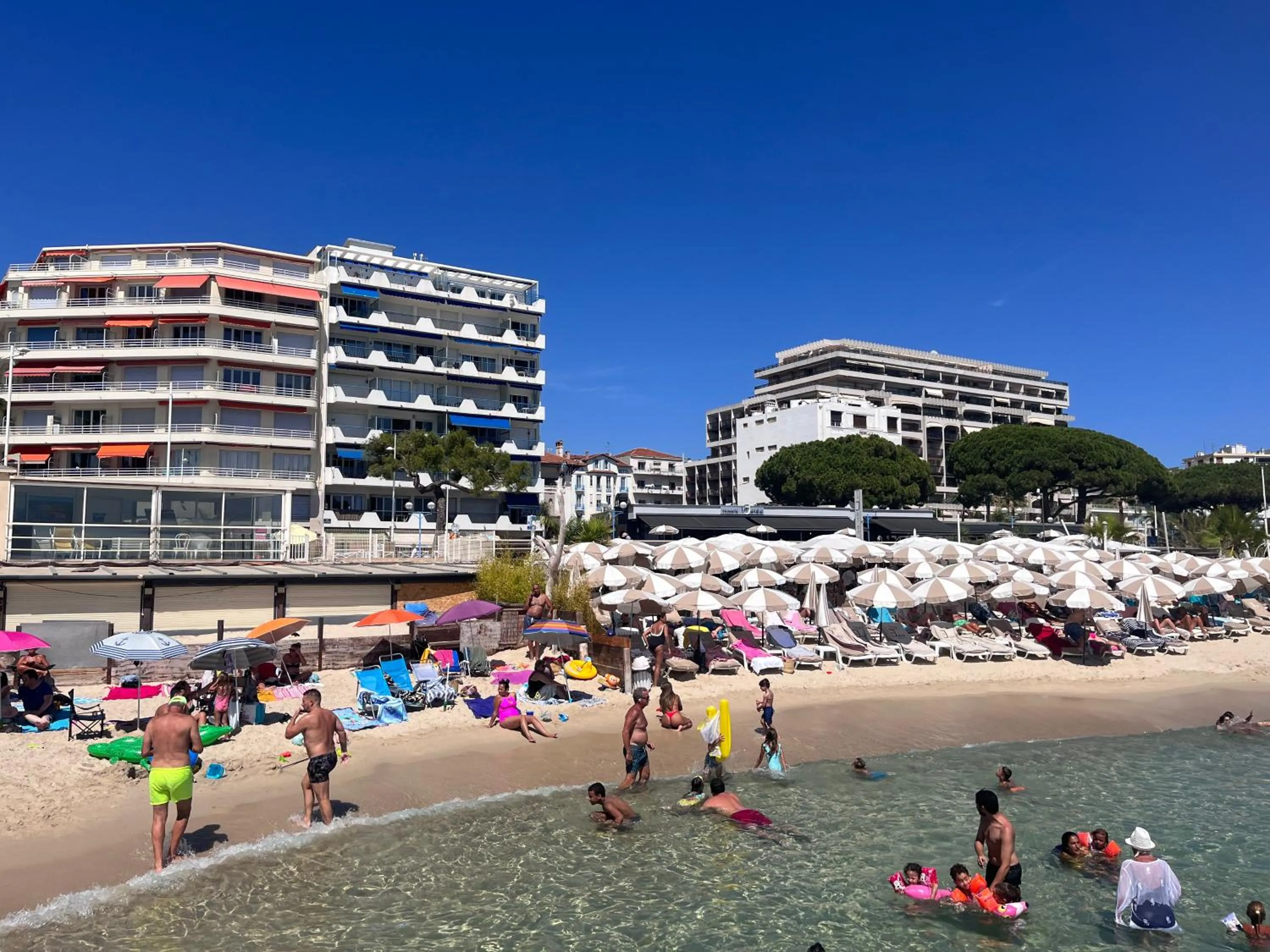 Beach in Hôtel Eden - La Baigneuse
