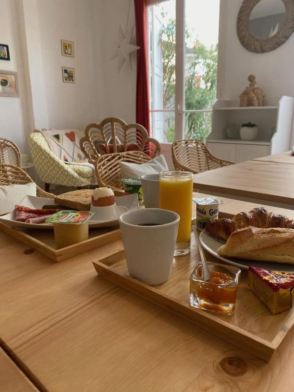 Buffet breakfast in Hôtel Eden - La Baigneuse