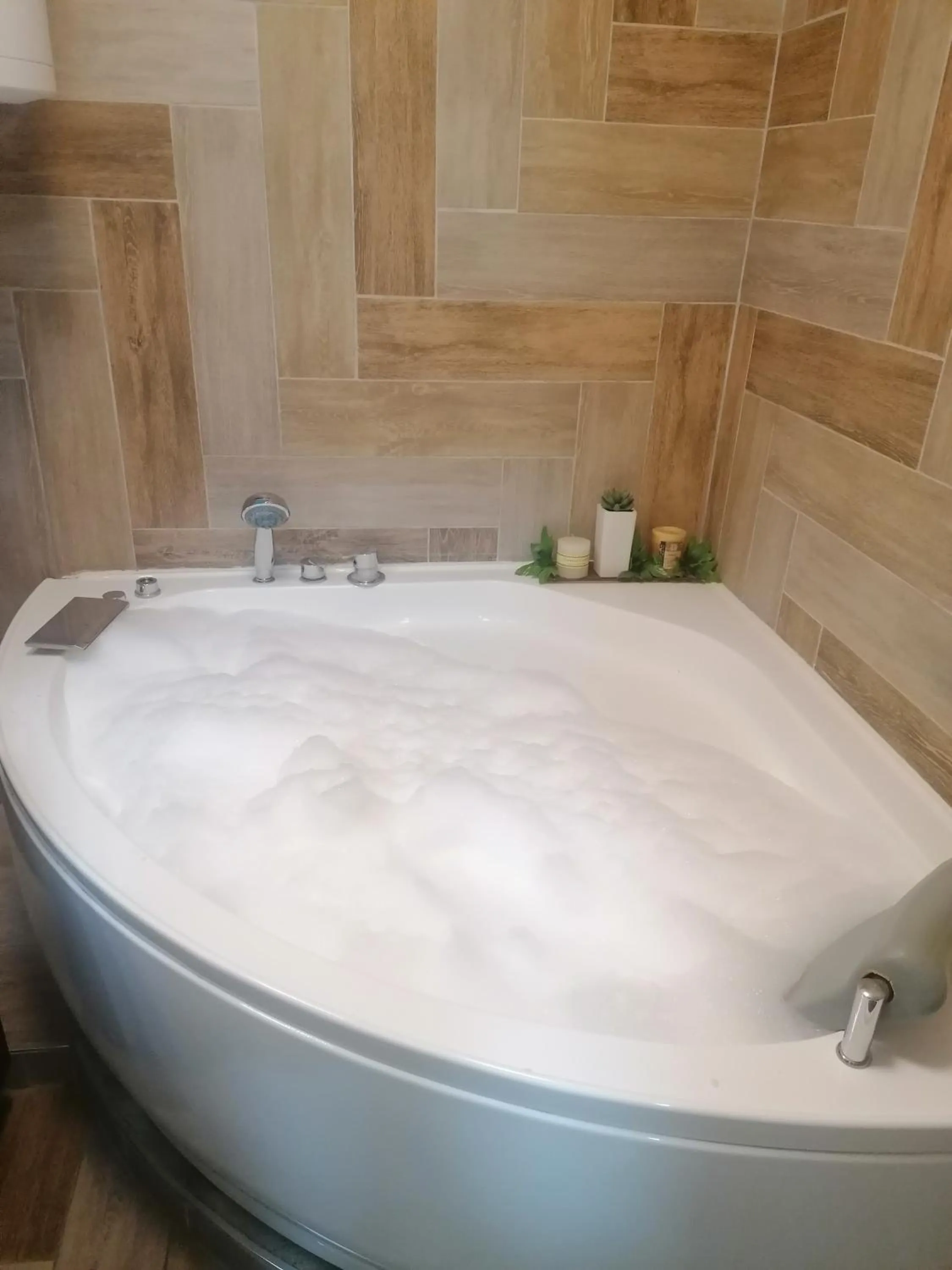Hot Tub in Marina Jacuzzi Apartment free parking
