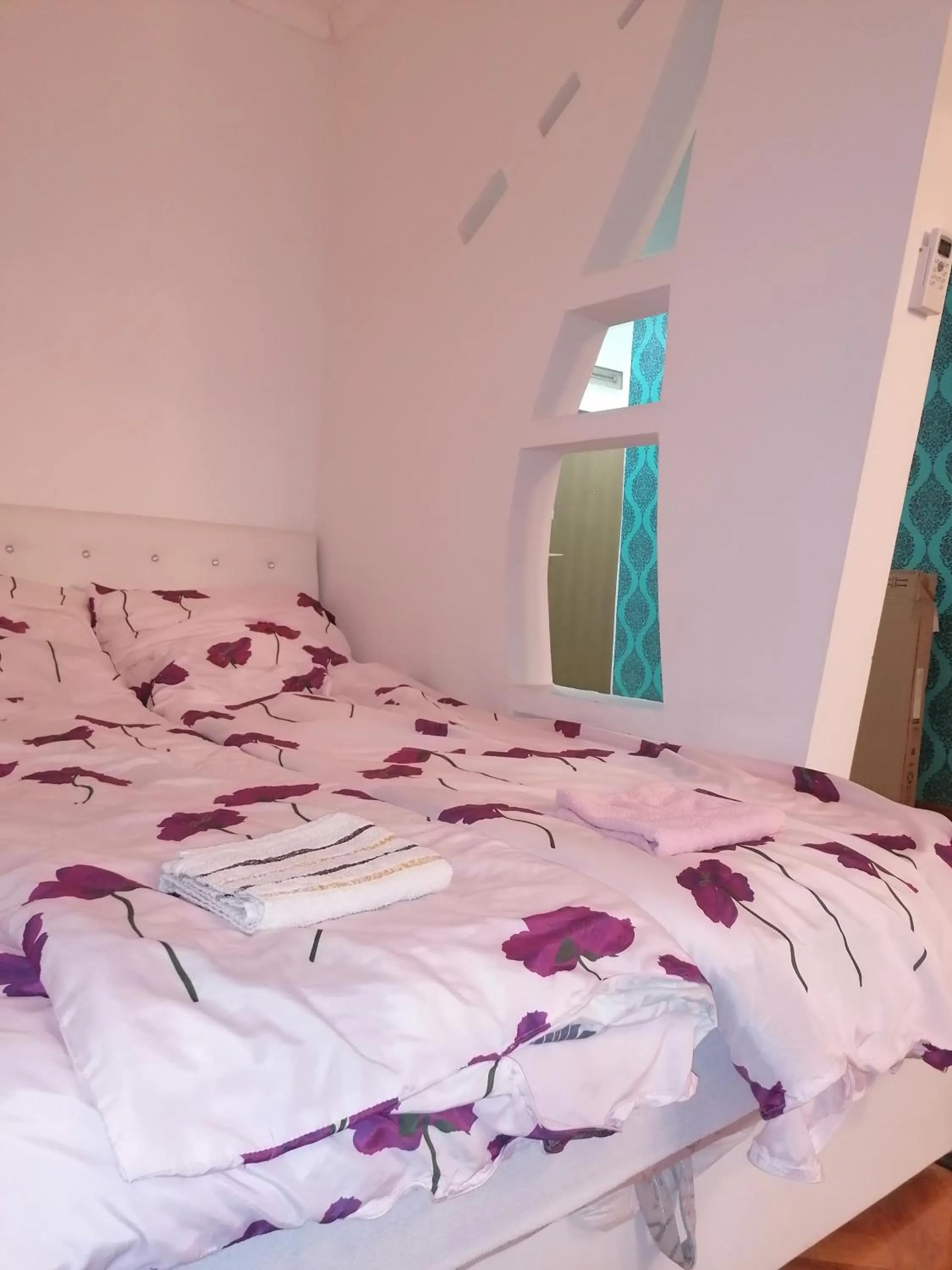 Bed in Marina Jacuzzi Apartment free parking