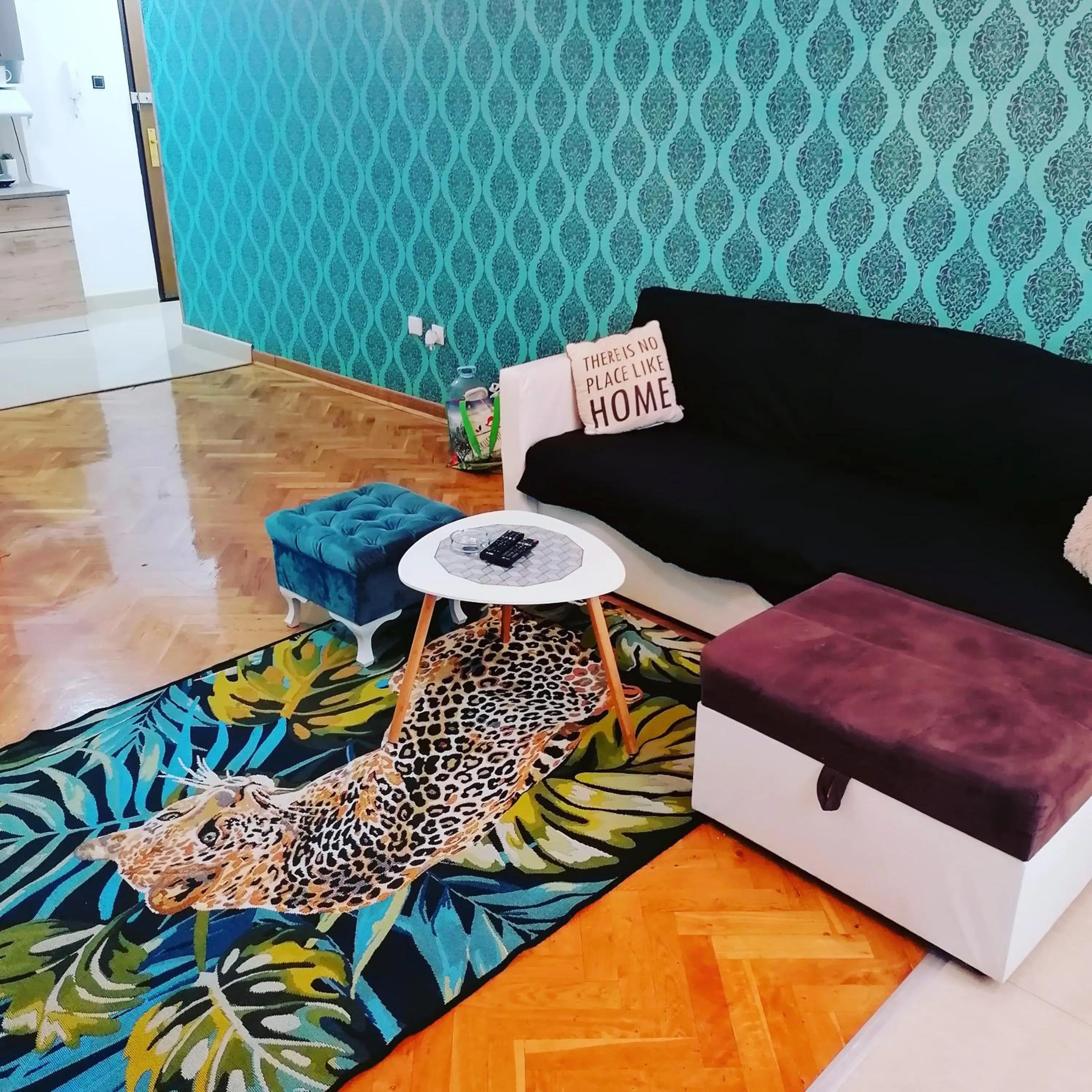 Living room in Marina Jacuzzi Apartment free parking