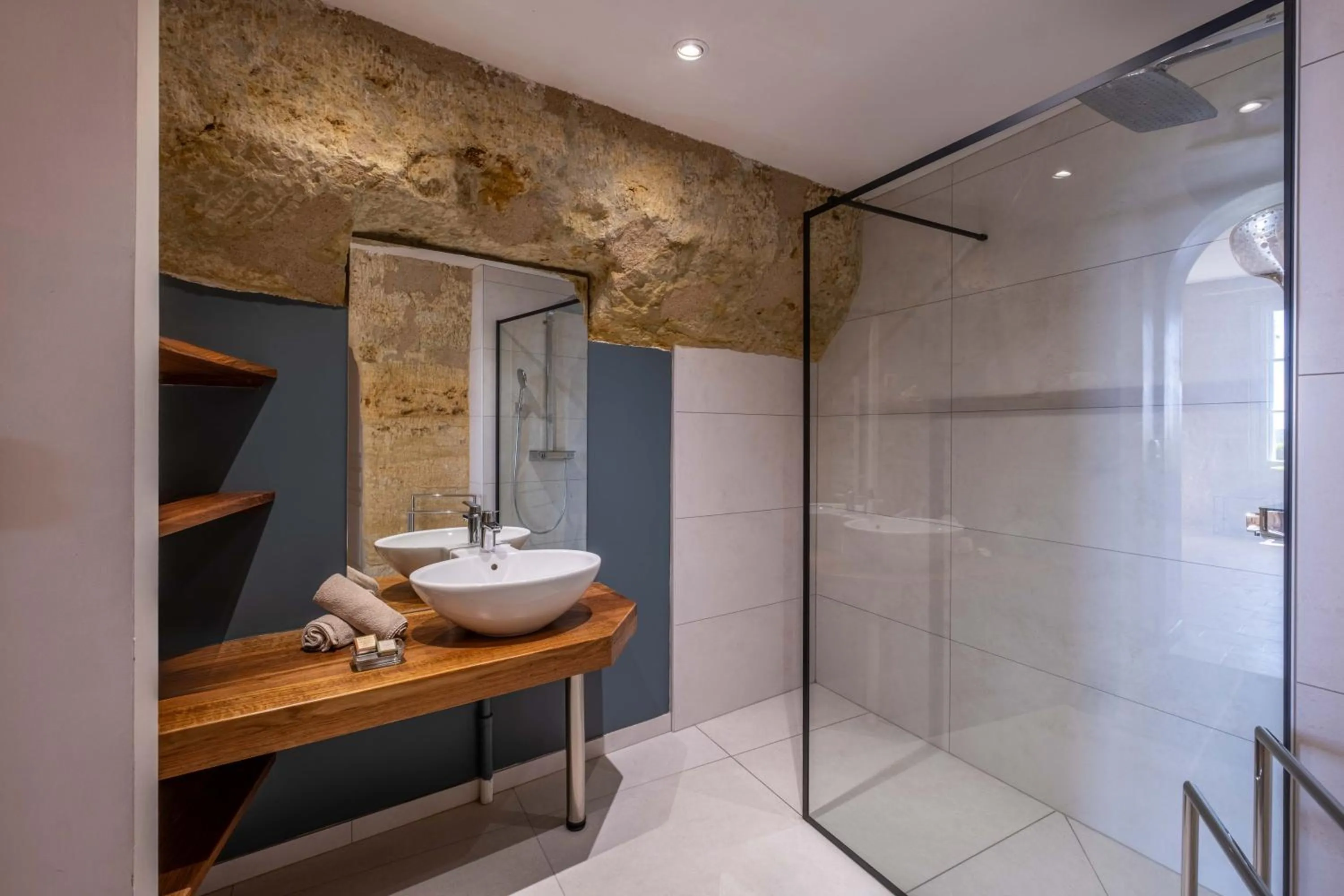 Shower in Château de Nazelles Amboise