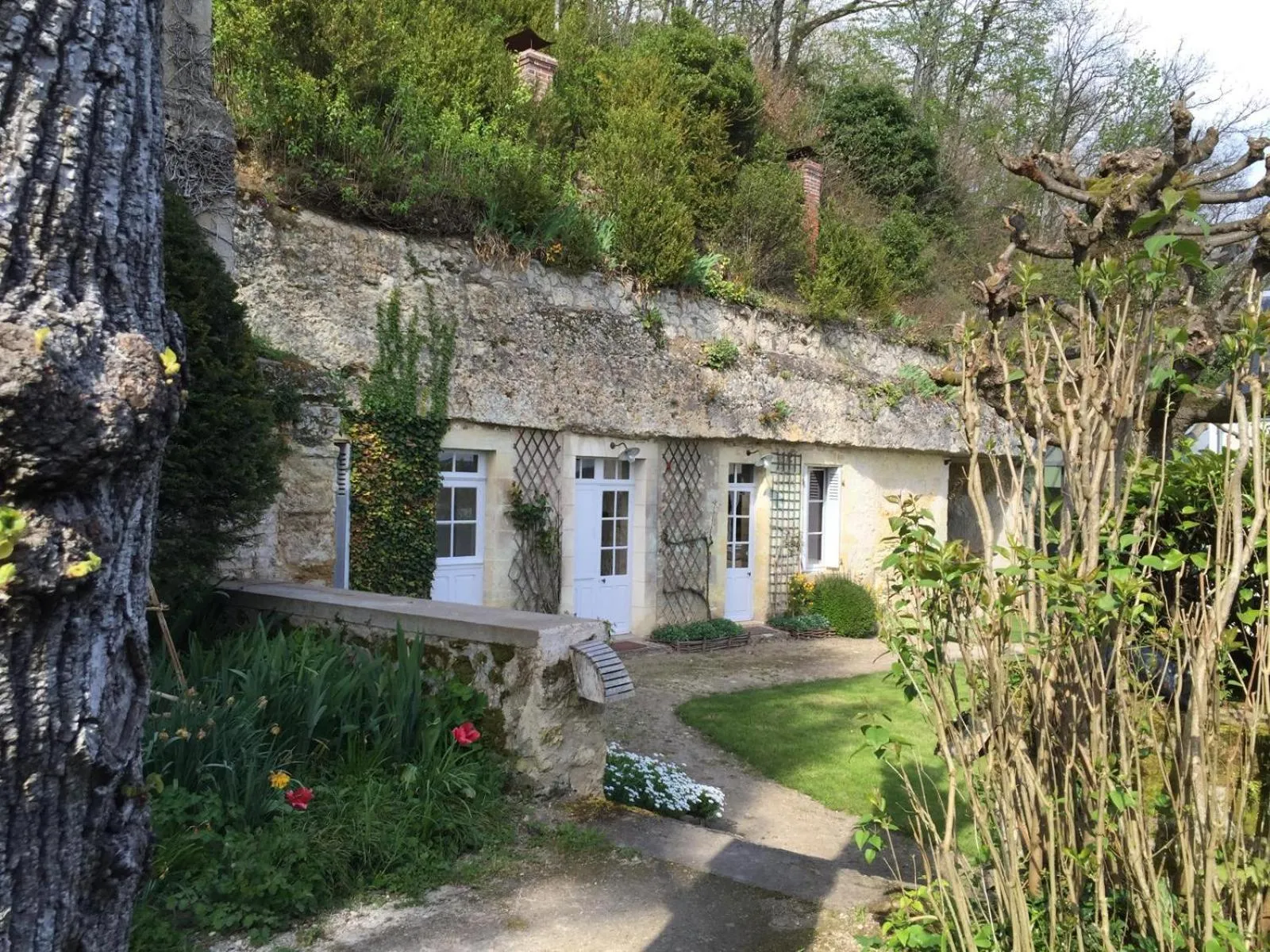 Garden view in Château de Nazelles Amboise