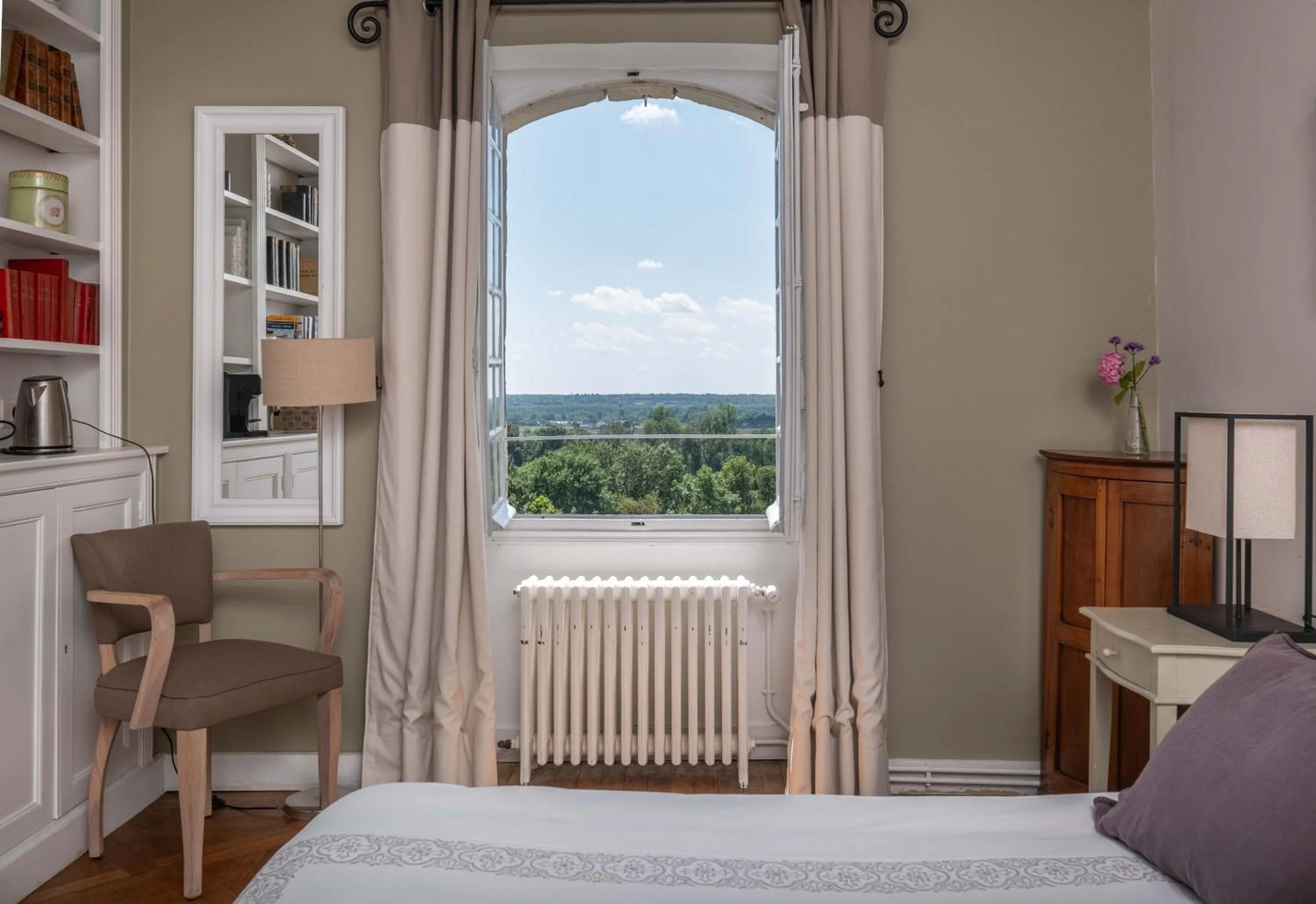 View (from property/room), Bed in Château de Nazelles Amboise
