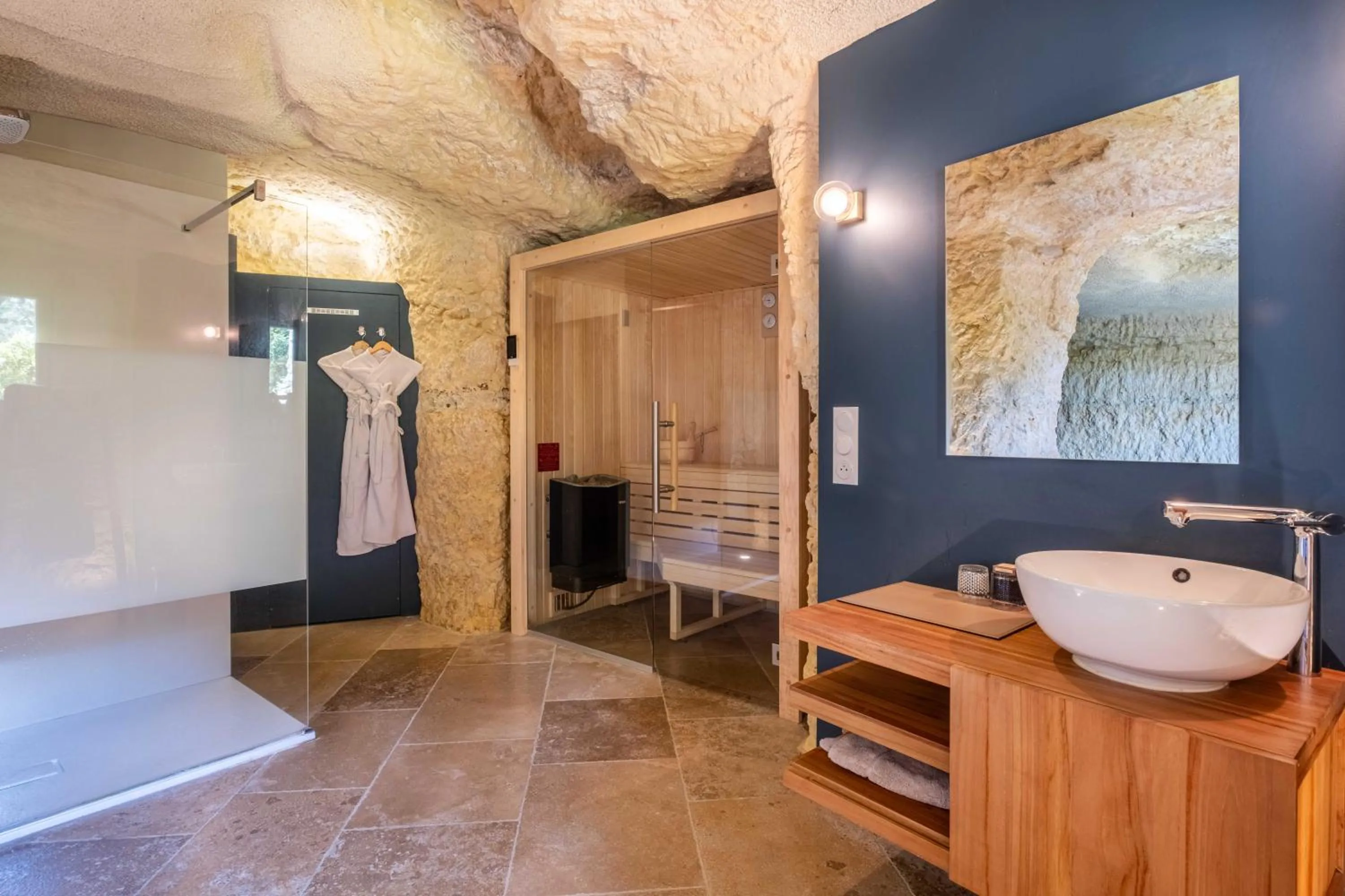 Shower in Château de Nazelles Amboise